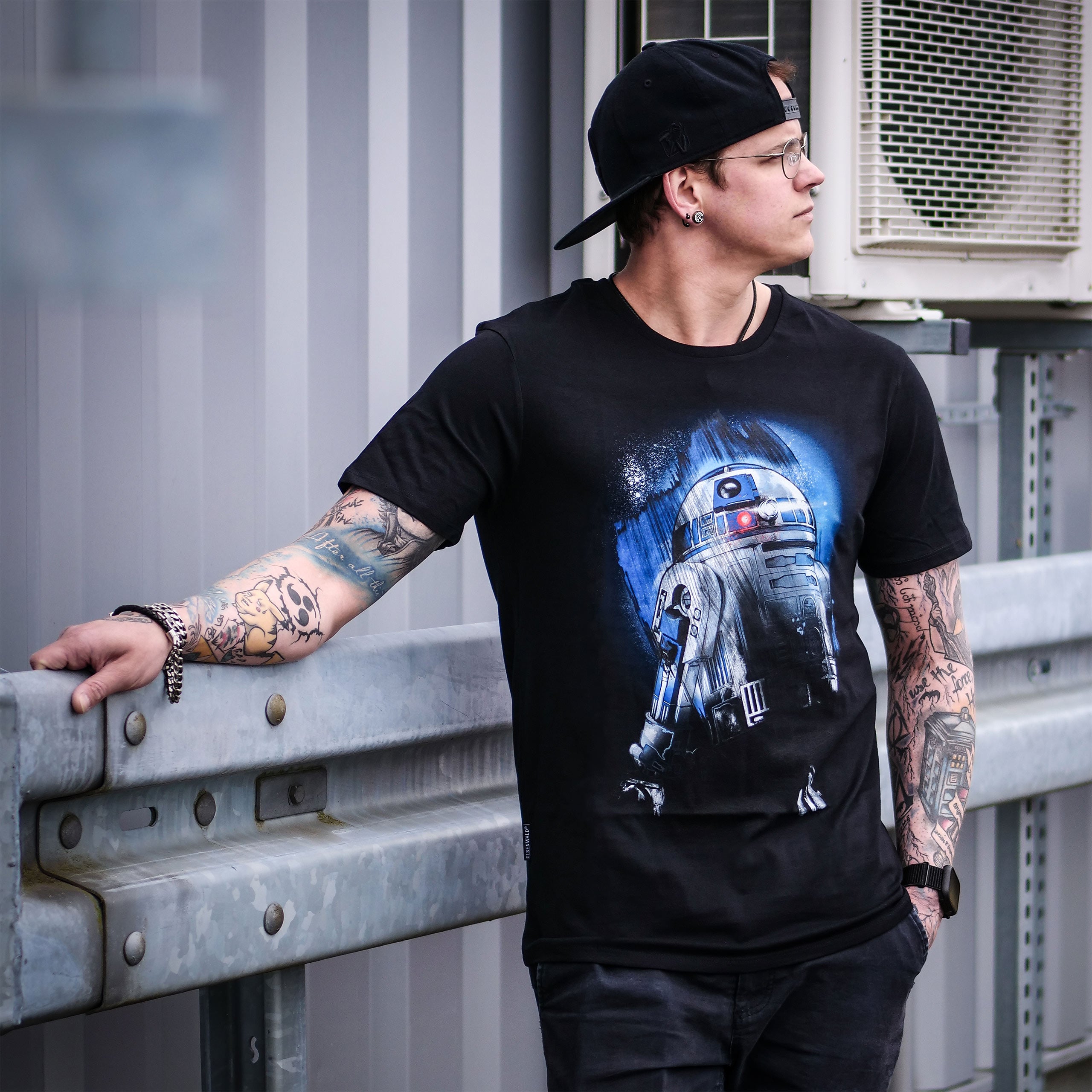 Product image Star Wars - R2-D2 Droid in the Dark T-Shirt Black