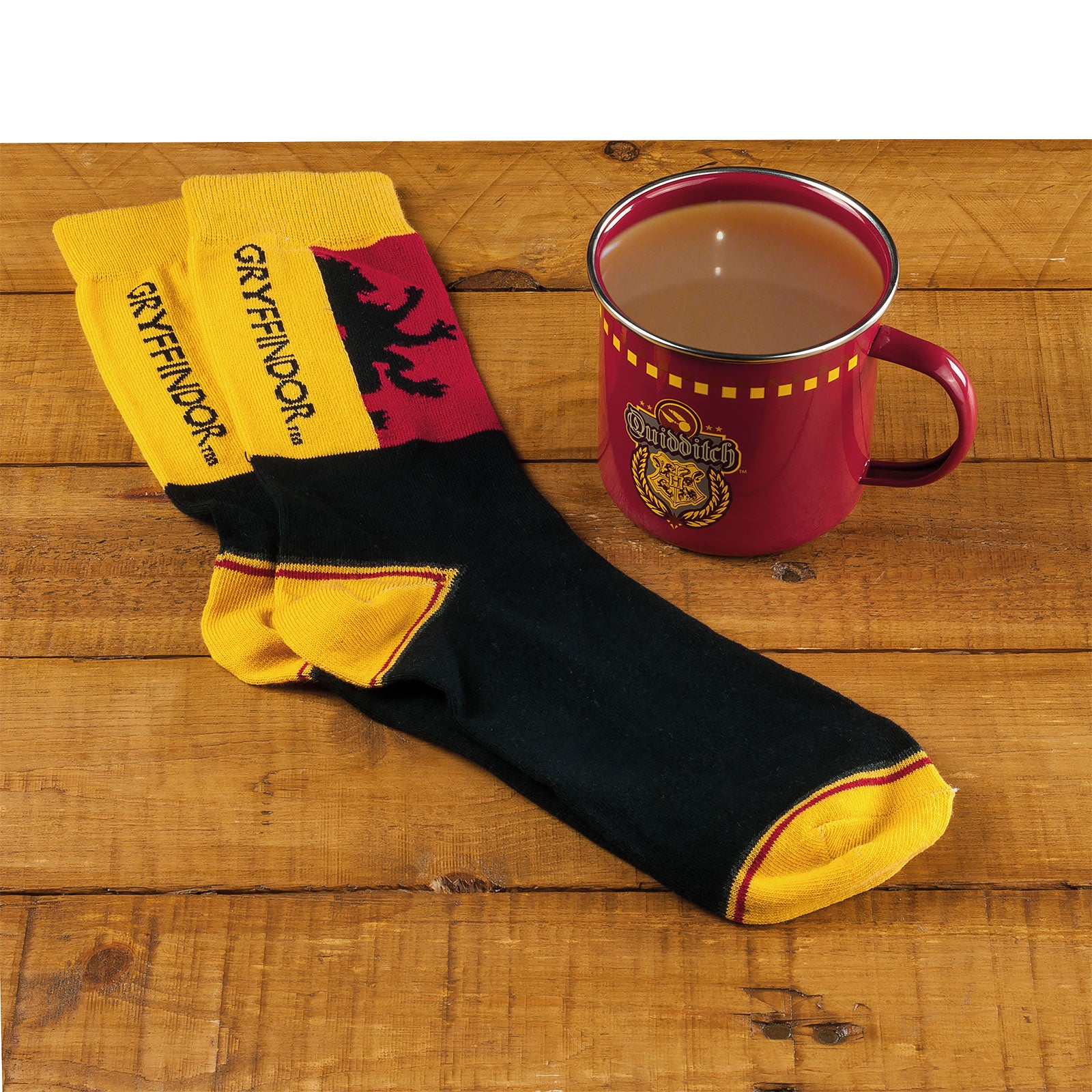 Product image Harry Potter - Gryffindor Quidditch Socks and Enamel Mug