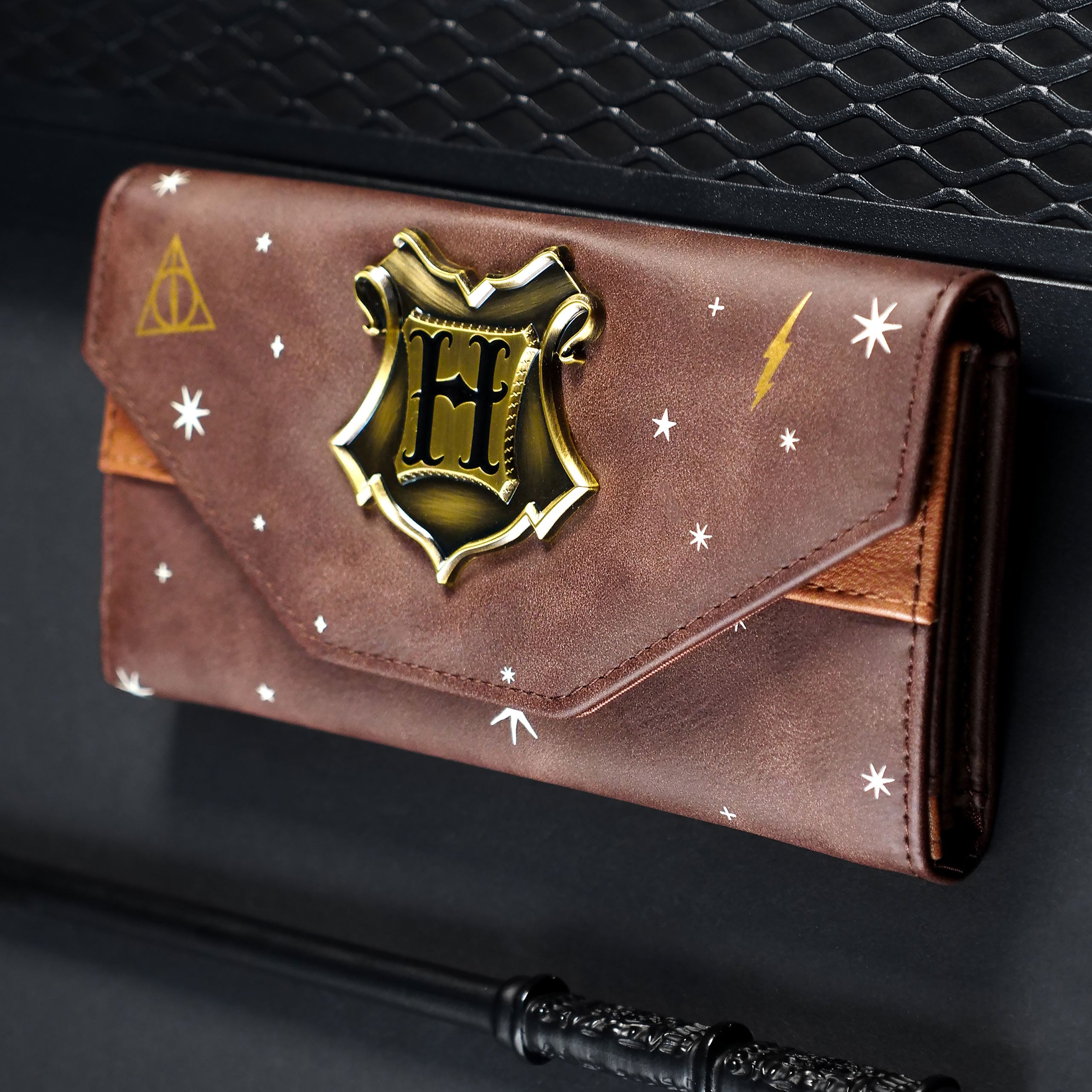 Product image Harry Potter - Hogwarts Metal Crest Wallet