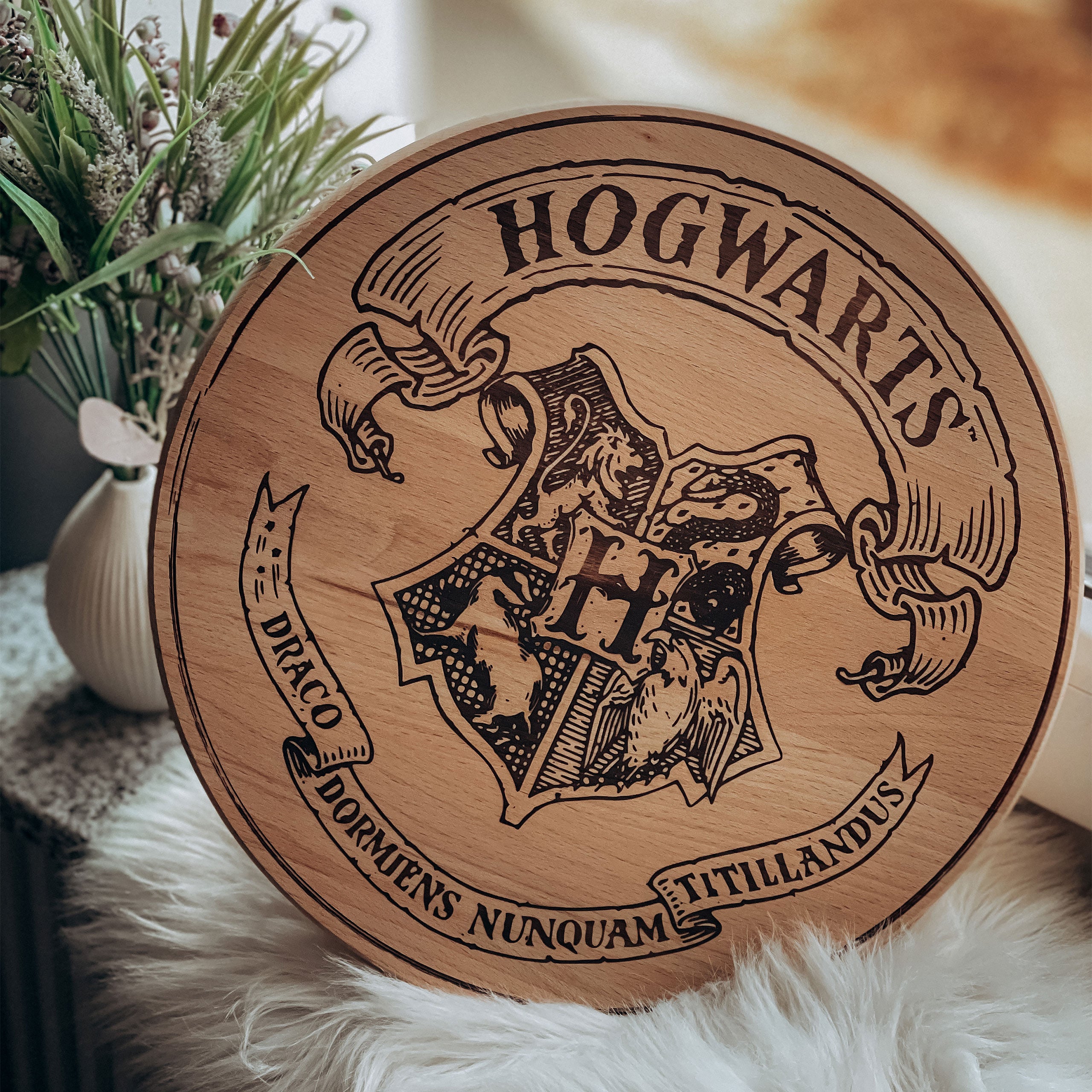 Product image Harry Potter - Hogwarts Crest Cutting Board Beech