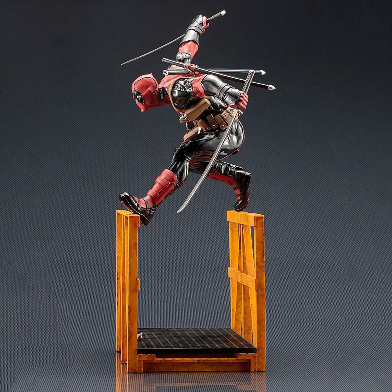 Product image Super Deadpool Collector Statue 43 cm