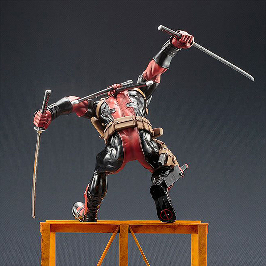 Product image Super Deadpool Collector Statue 43 cm