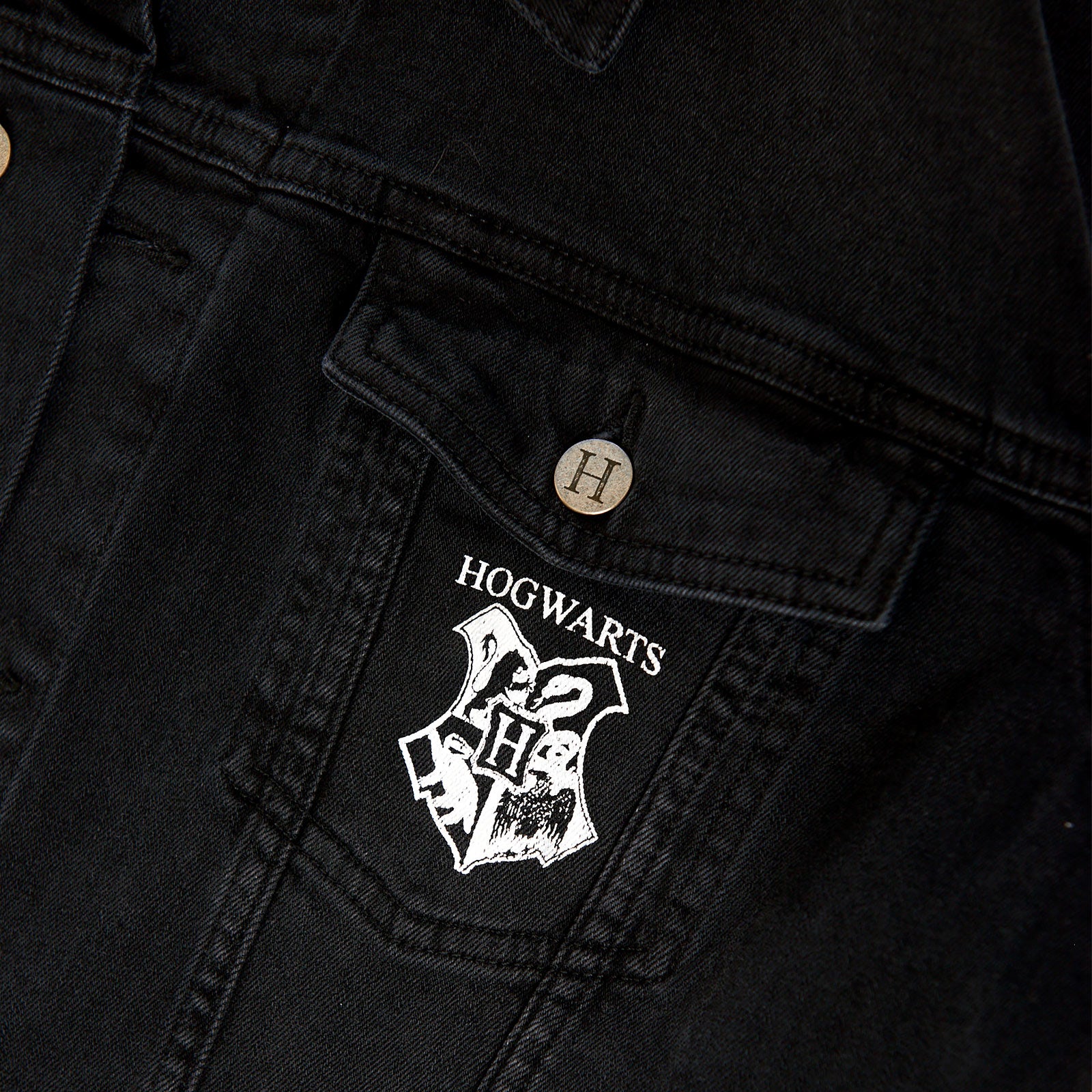 Product image Harry Potter - Hogwarts Crest Denim Jacket Black
