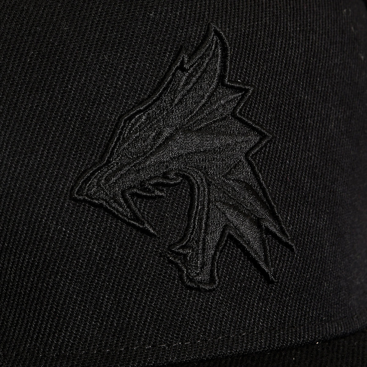 Product image Witcher - Wolf Silhouette Snapback Cap black