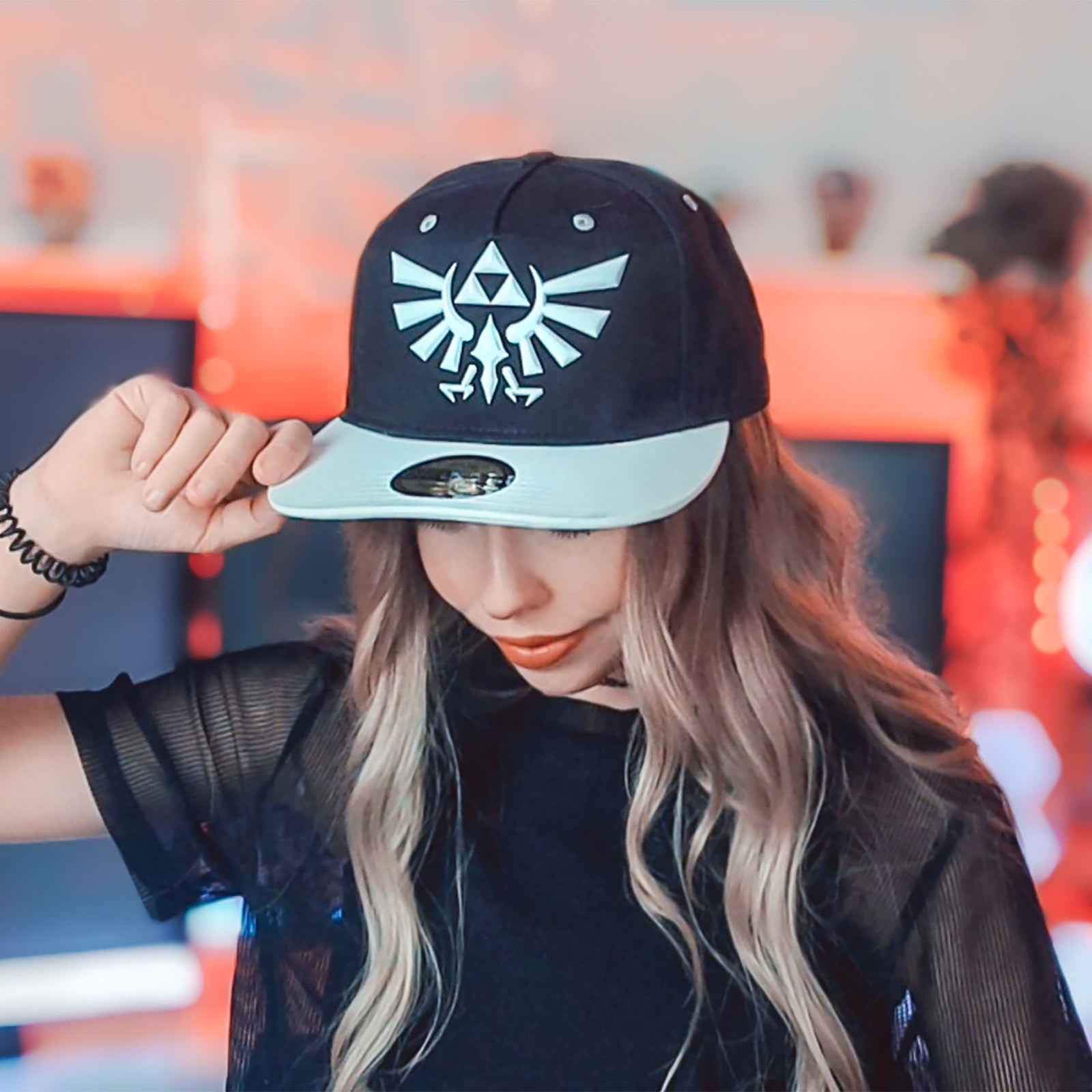 Product image Zelda - Hyrule Logo Snapback Cap black-white