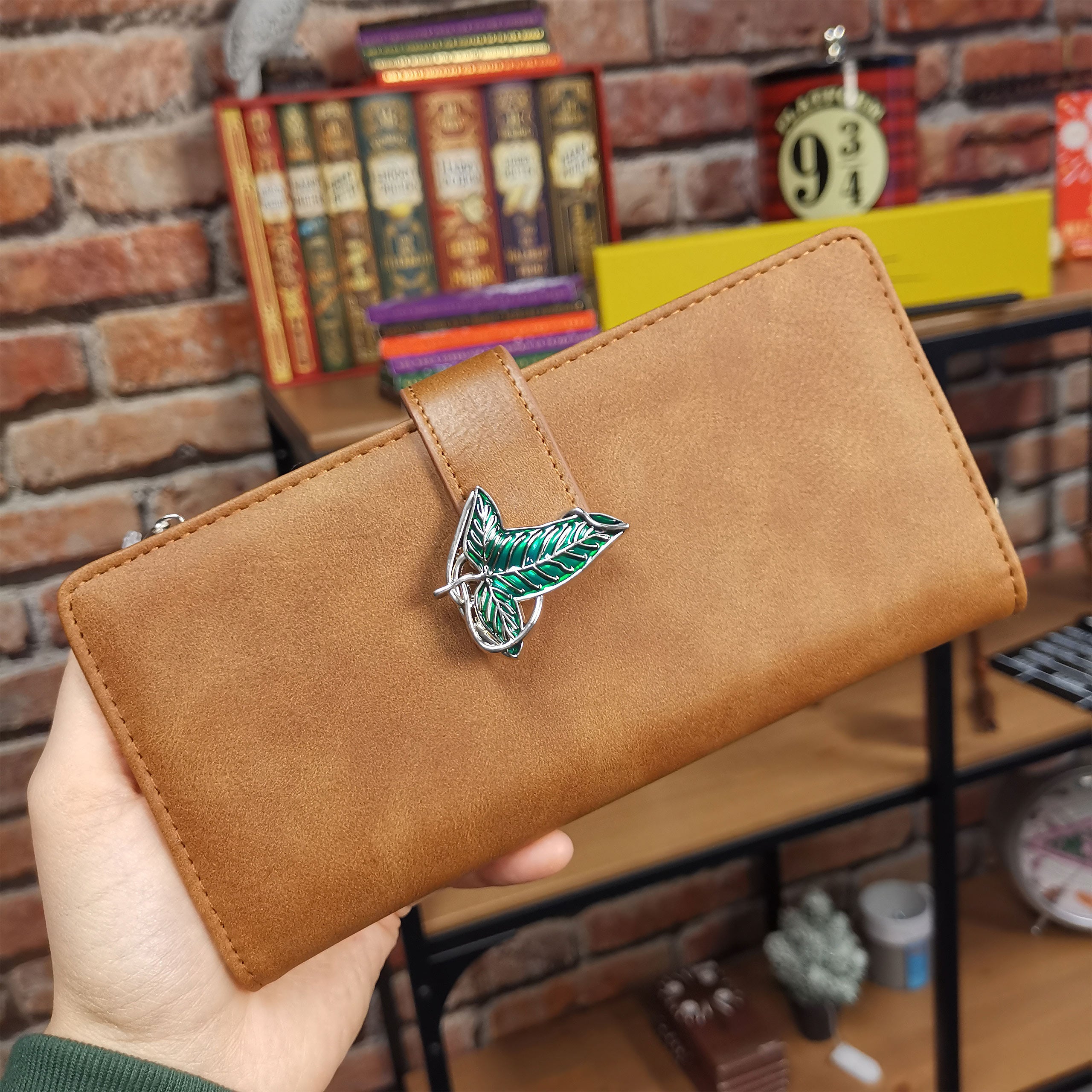 Product image The Lord of the Rings - Leaf Brooch Wallet