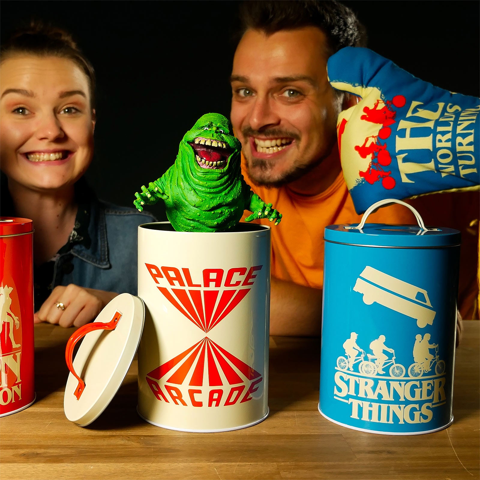 Product image Stranger Things - Upside Down Oven Glove 2-piece Set