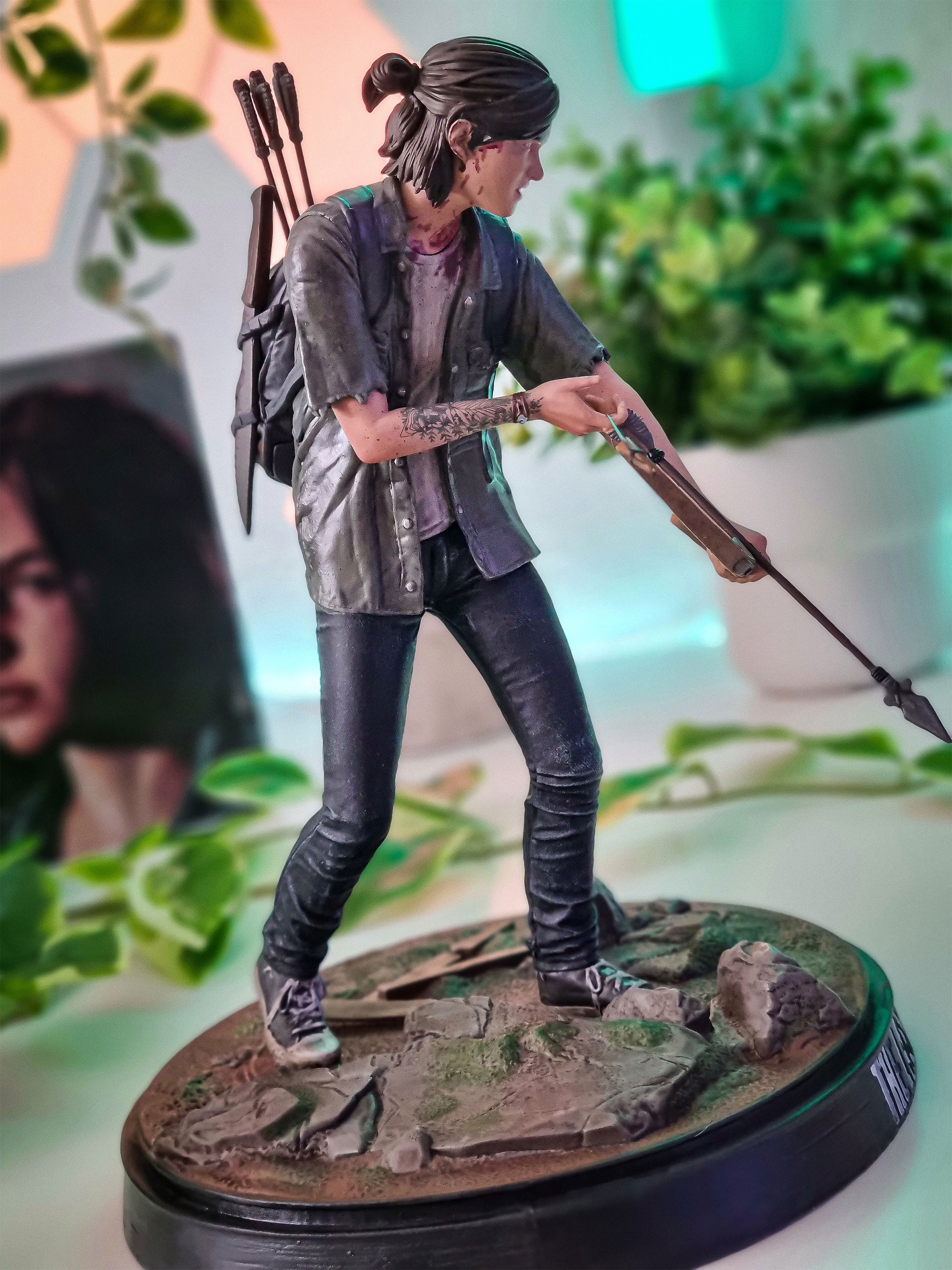 Product image The Last of Us - Ellie with Bow Statue 21 cm