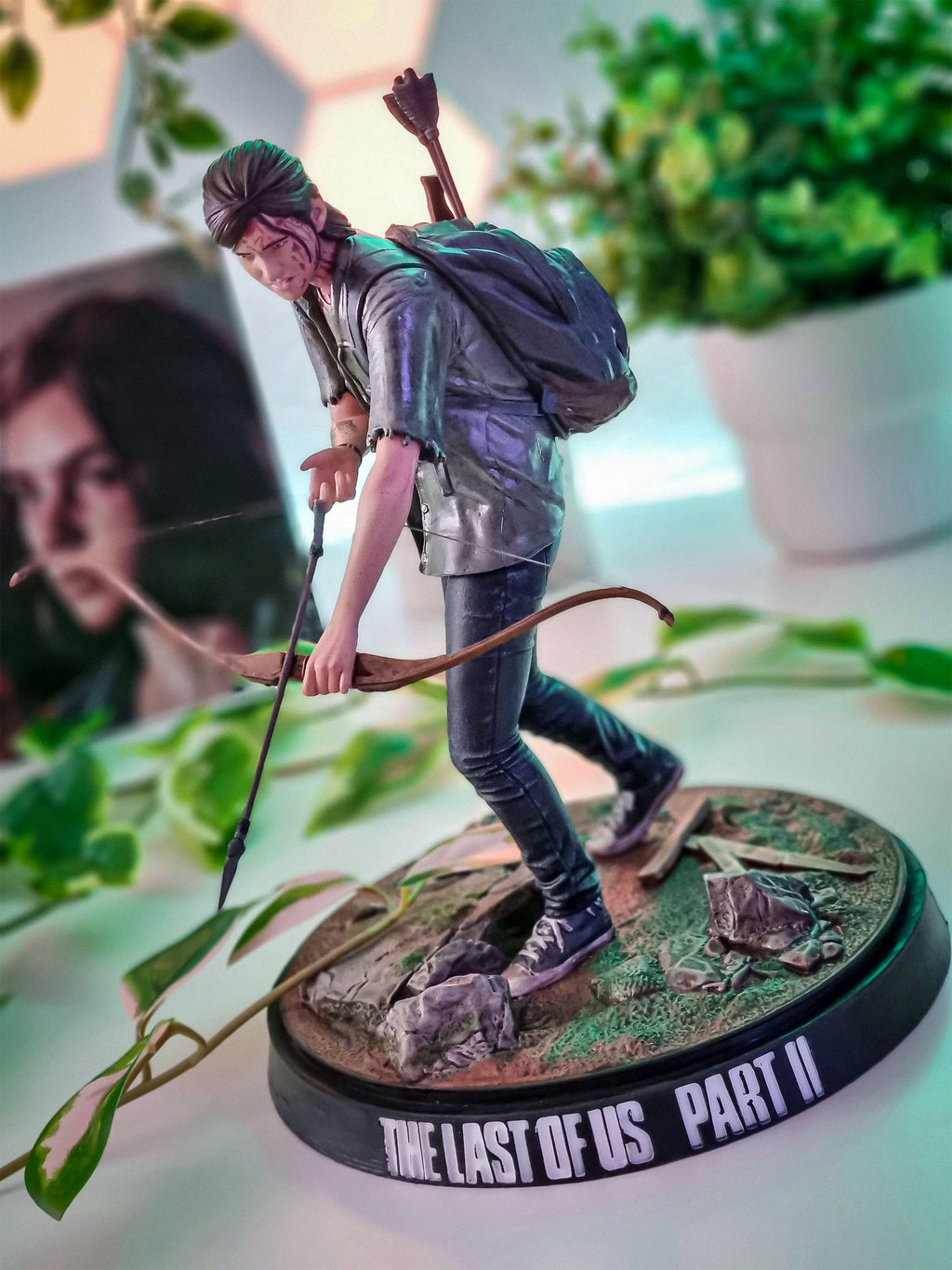 Product image The Last of Us - Ellie with Bow Statue 21 cm