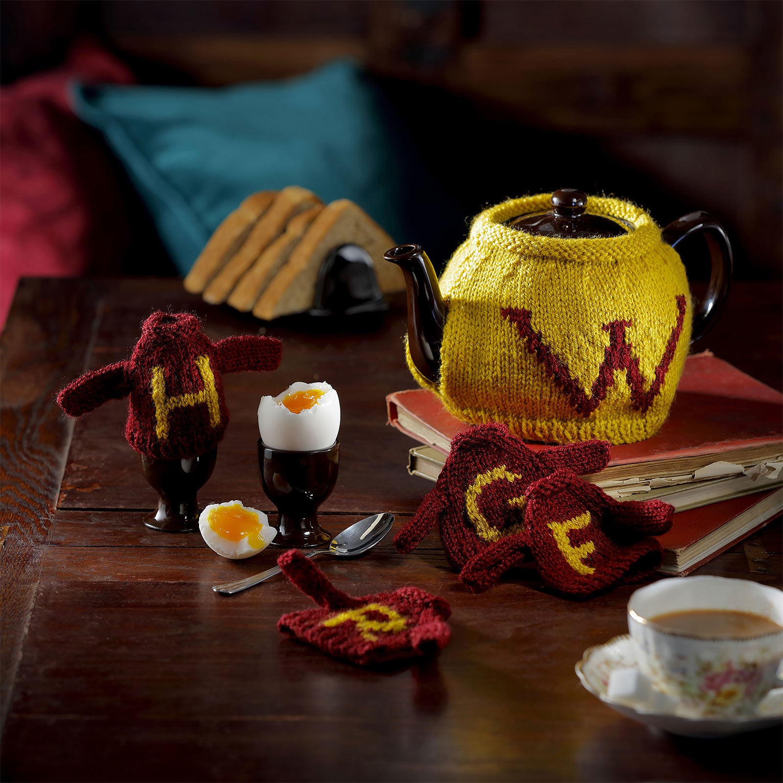 Product image Harry Potter - Weasley Tea & Egg Warmer Knitting Set