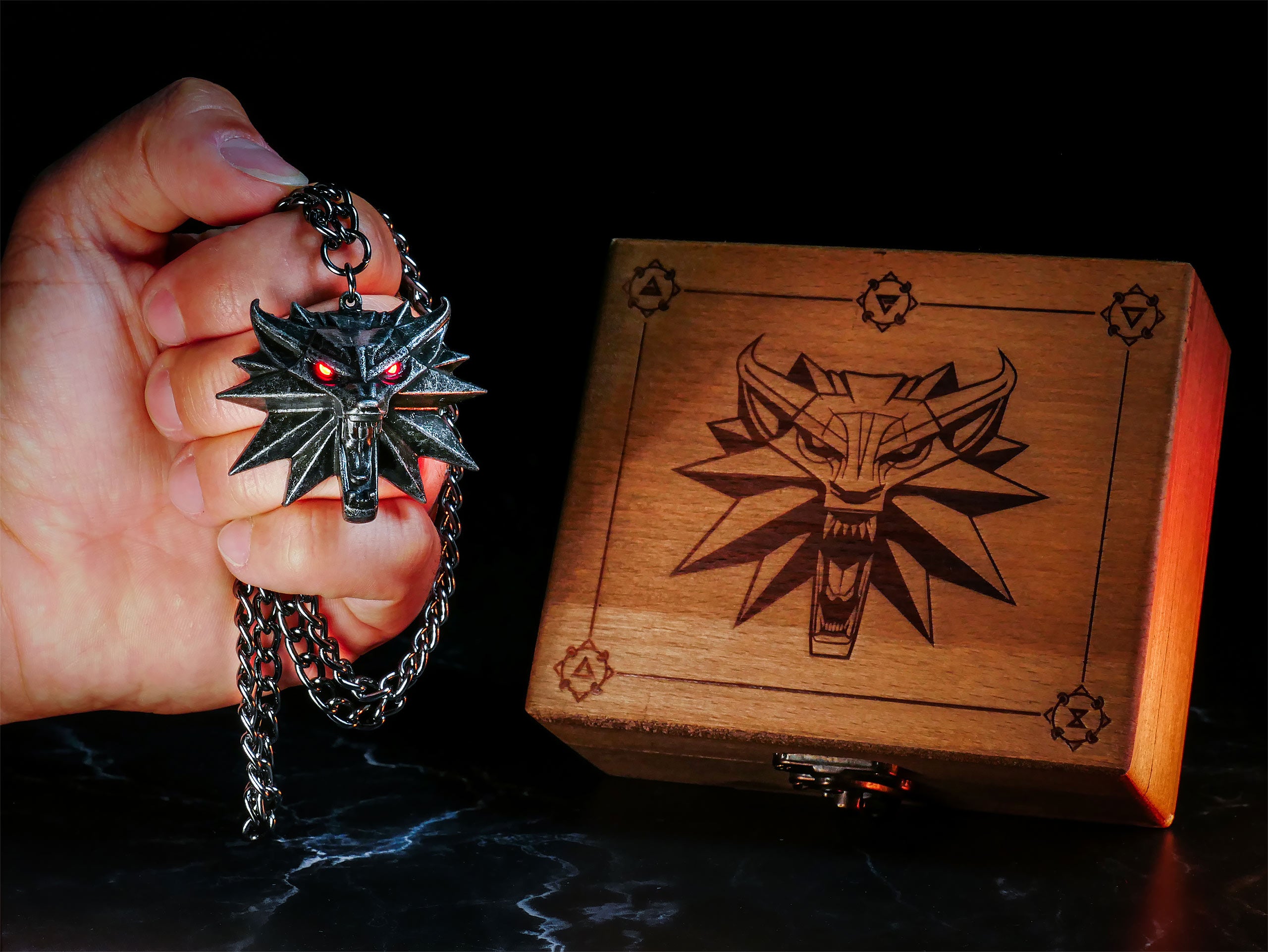 Product image Witcher - Wild Hunt Medallion with LED Eyes in Gift Box