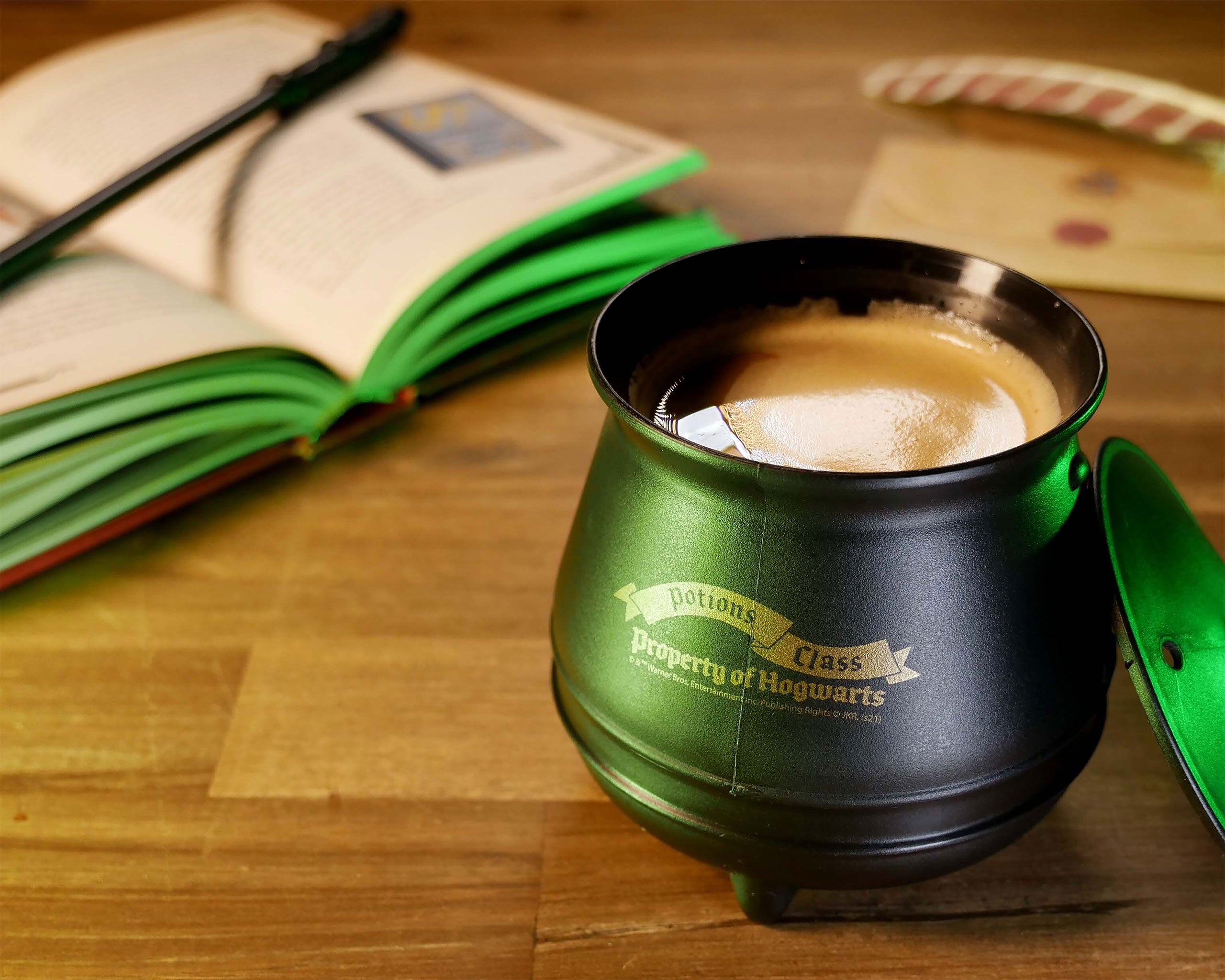 Product image Harry Potter - Magic Cauldron Mug with Stirring Function and Lid