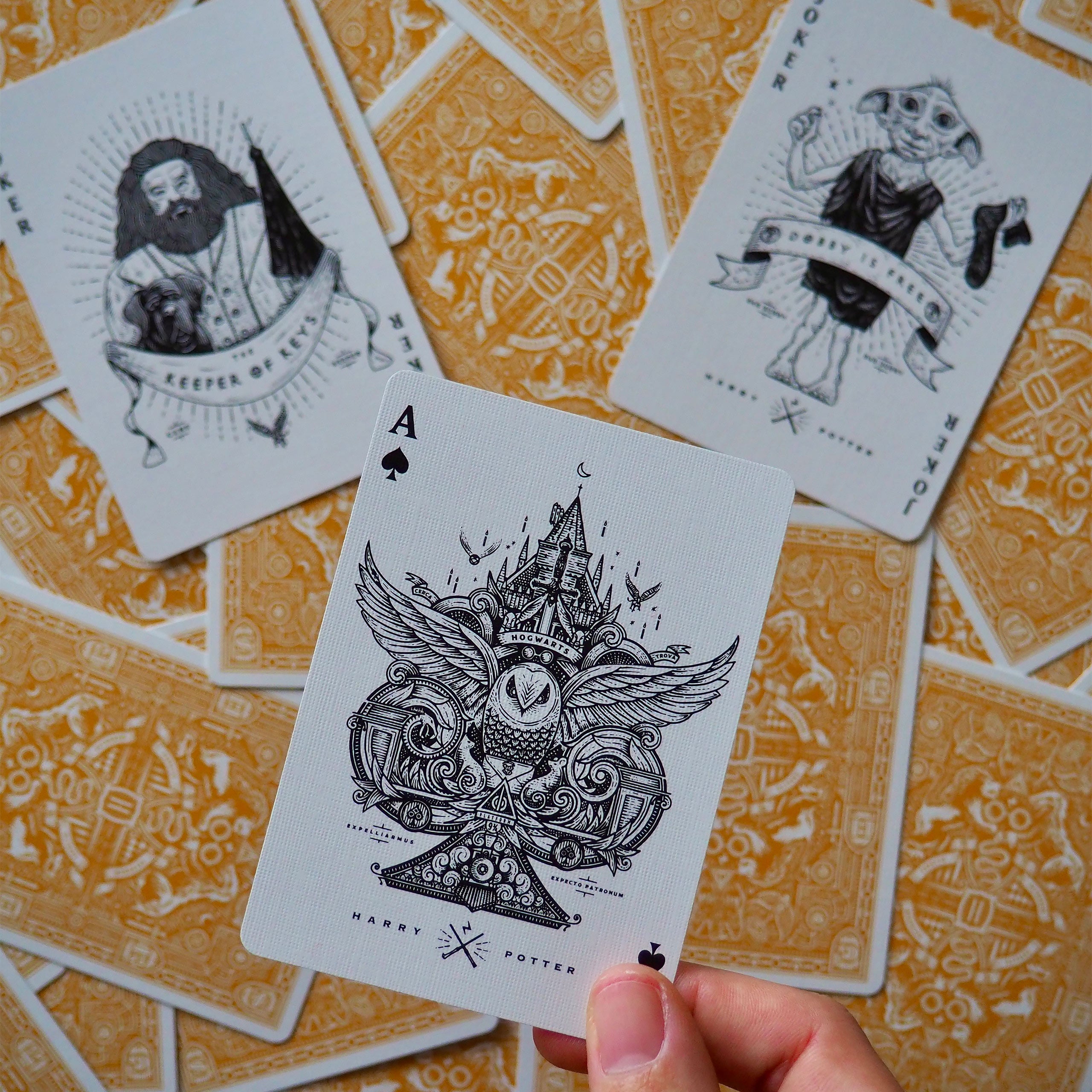 Product image Harry Potter - Hufflepuff Card Game Deluxe Edition