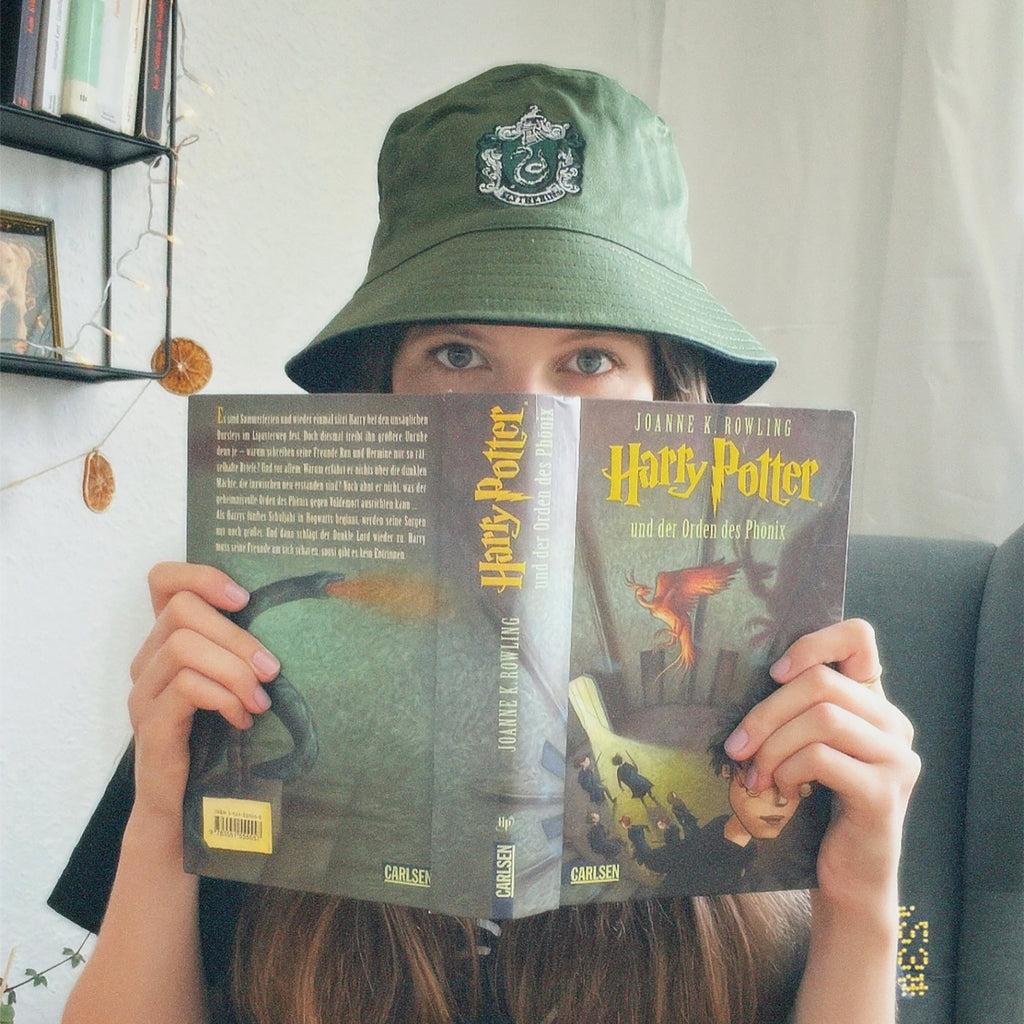 Product image Slytherin Crest Hat with Reversible Motif - Harry Potter