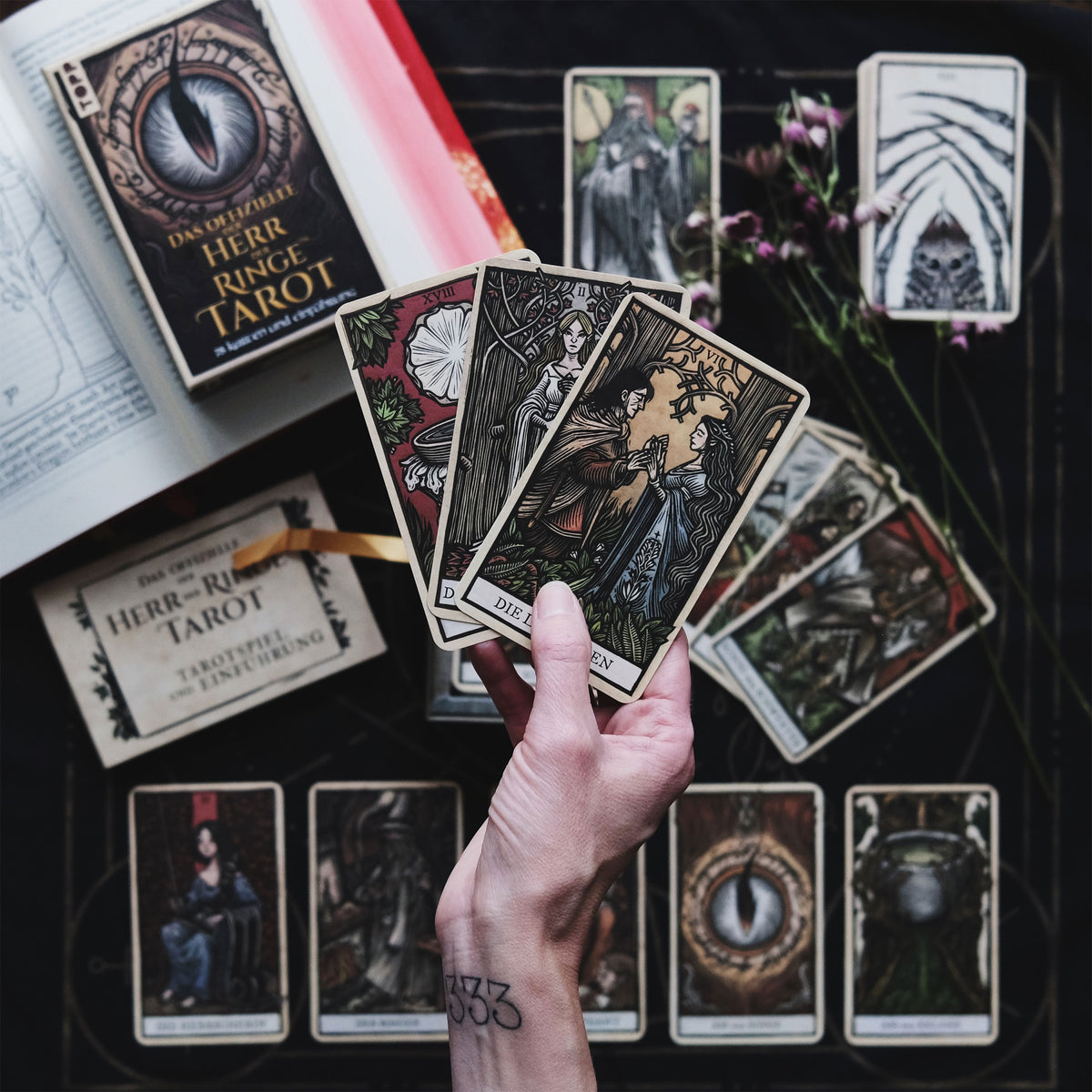 Product image The Lord of the Rings Tarot - Card Game