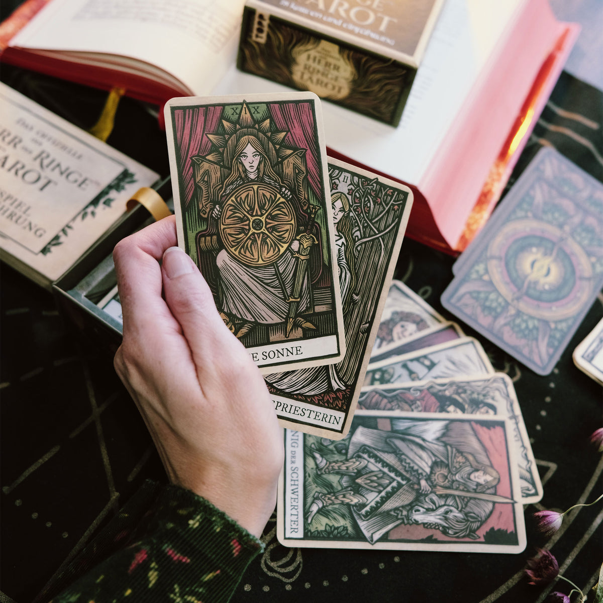 Product image The Lord of the Rings Tarot - Card Game
