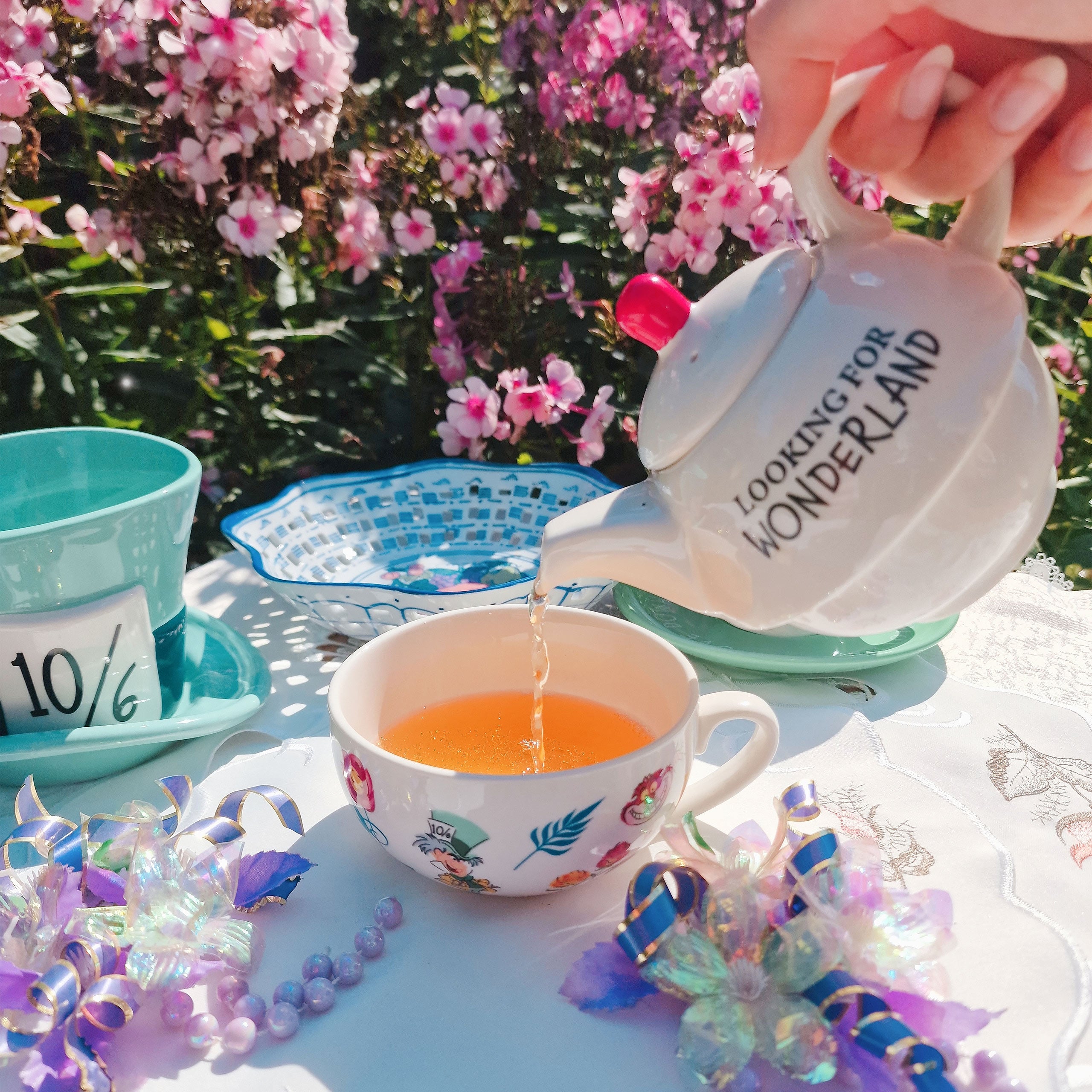 Product image Alice in Wonderland - Looking For Wonderland Tea Pot with Cup