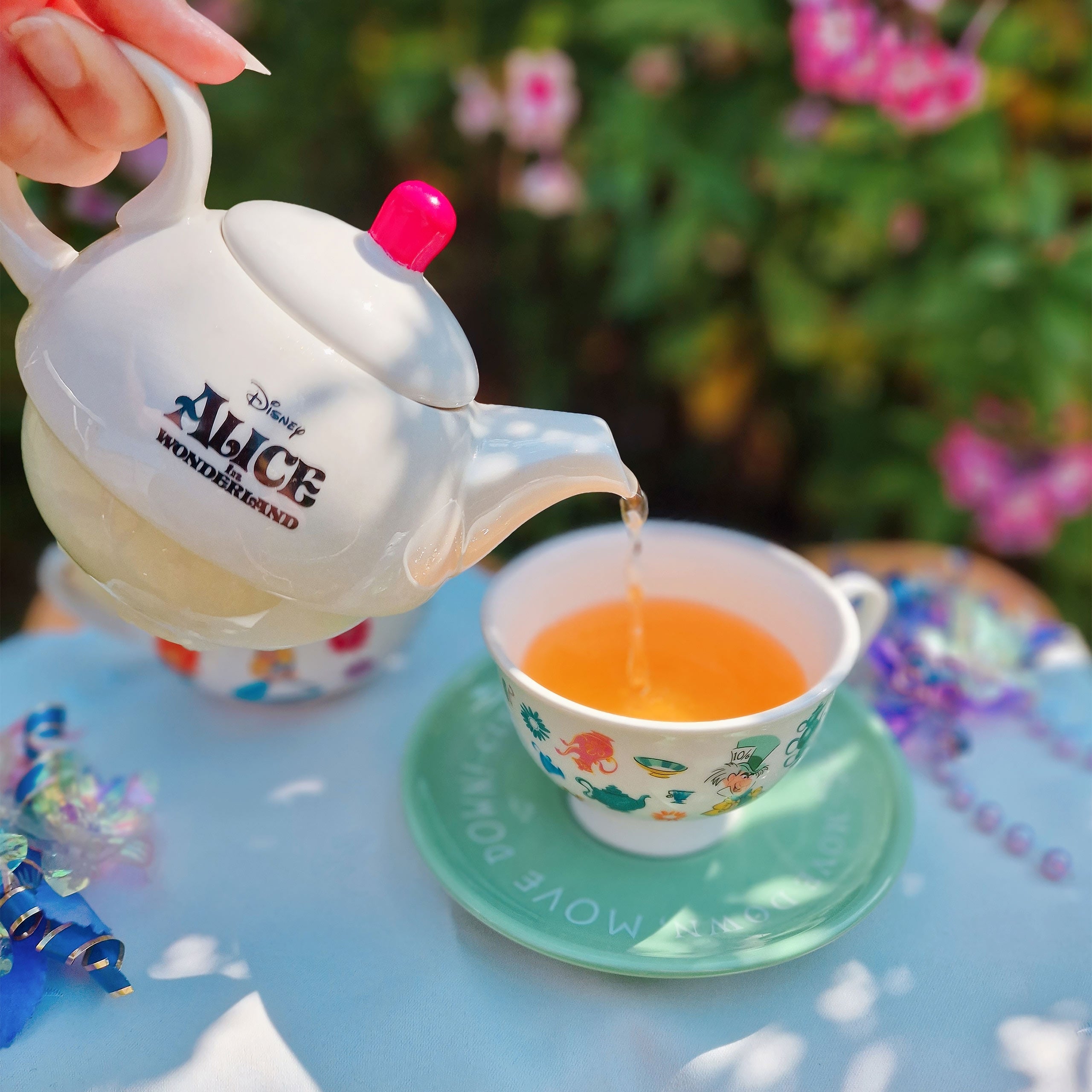 Product image Alice in Wonderland - Looking For Wonderland Tea Pot with Cup
