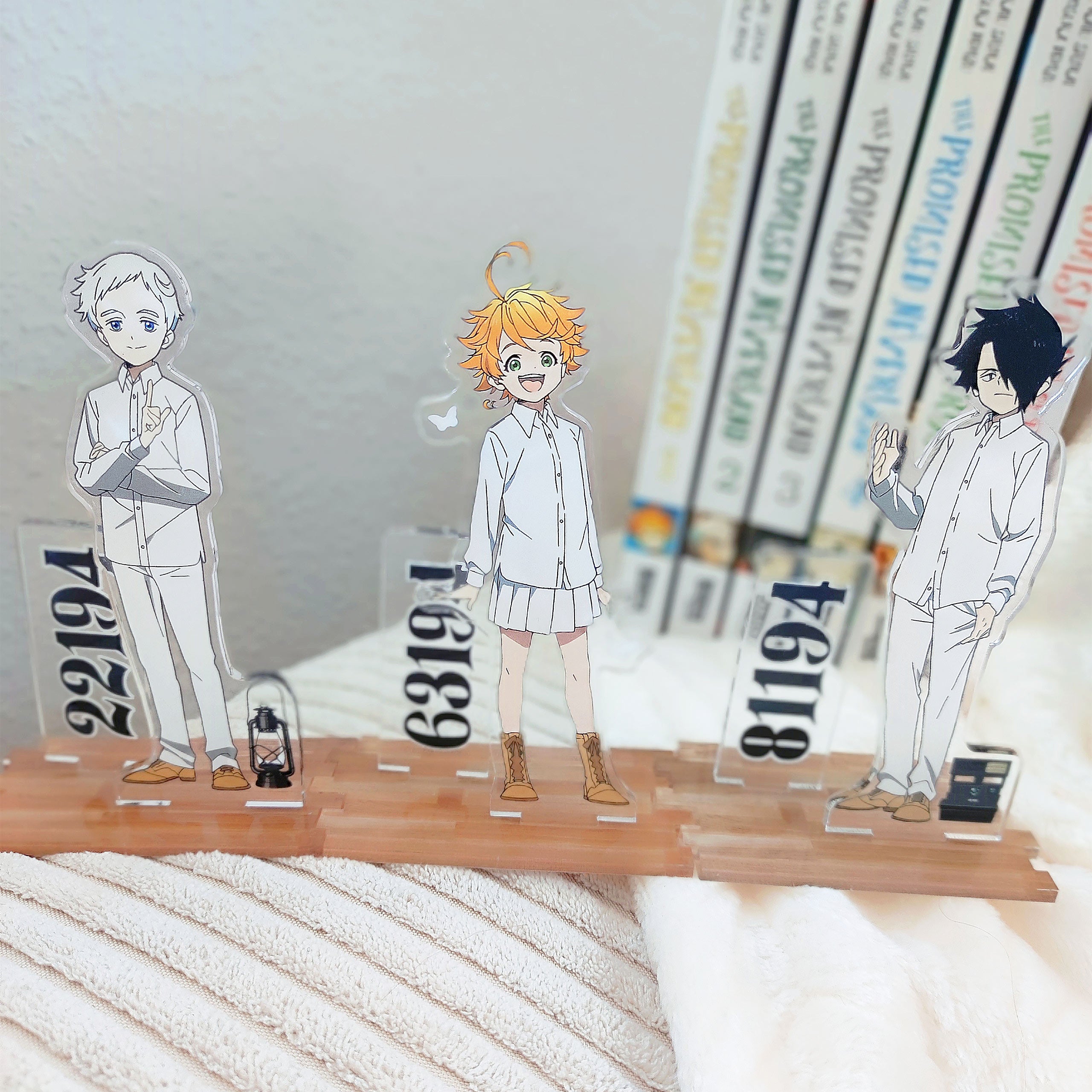 Product image The Promised Neverland - Emma Acrylic Figure