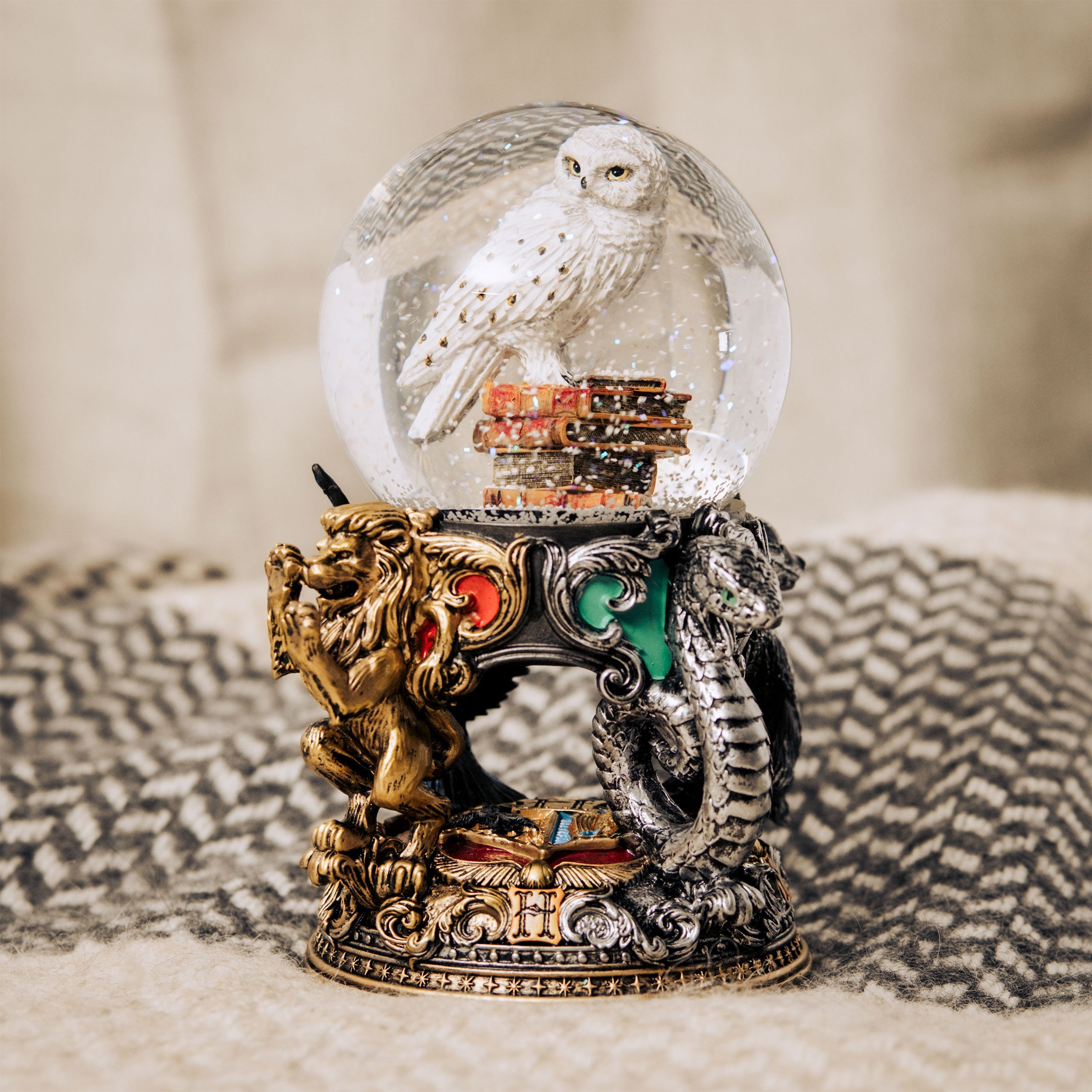 Product image Hedwig Snow Globe Deluxe - Harry Potter
