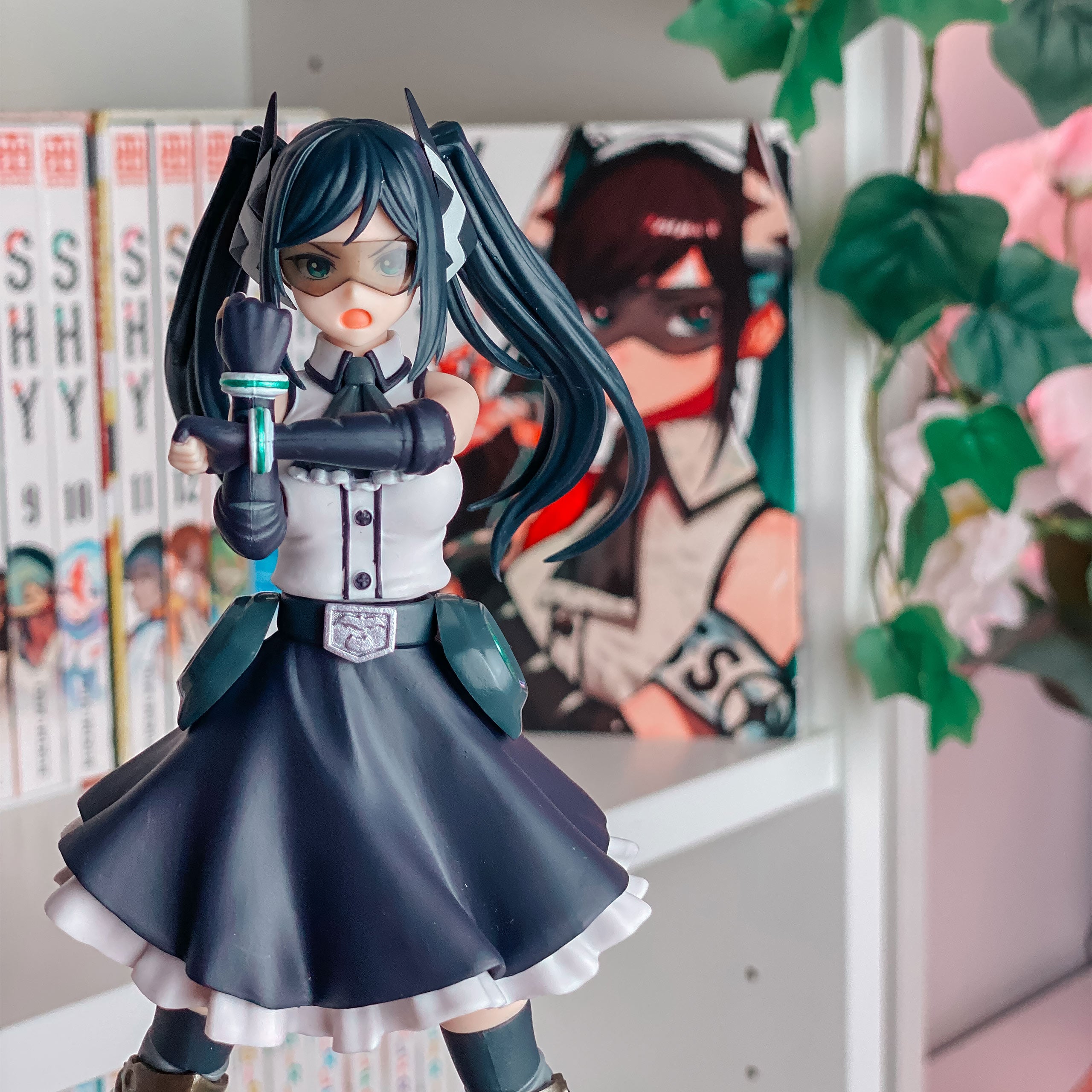 Product image SHY - Lady Black Figure