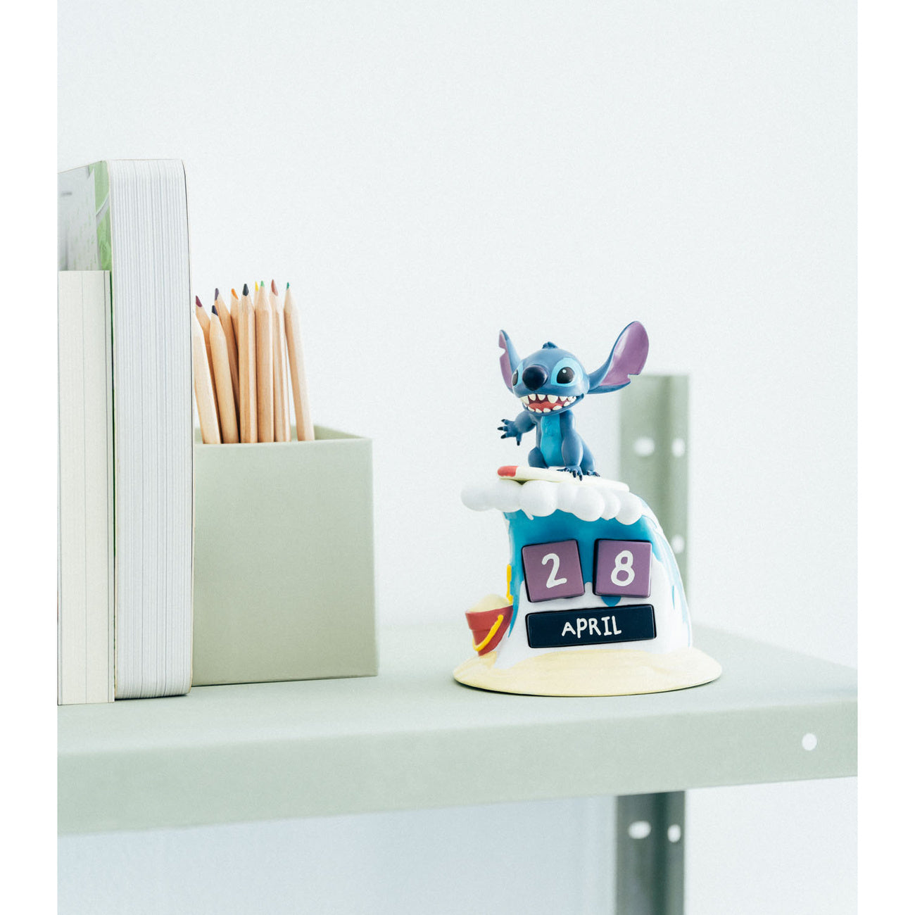 Product image Stitch Surfer 3D Annual Calendar - Lilo & Stitch