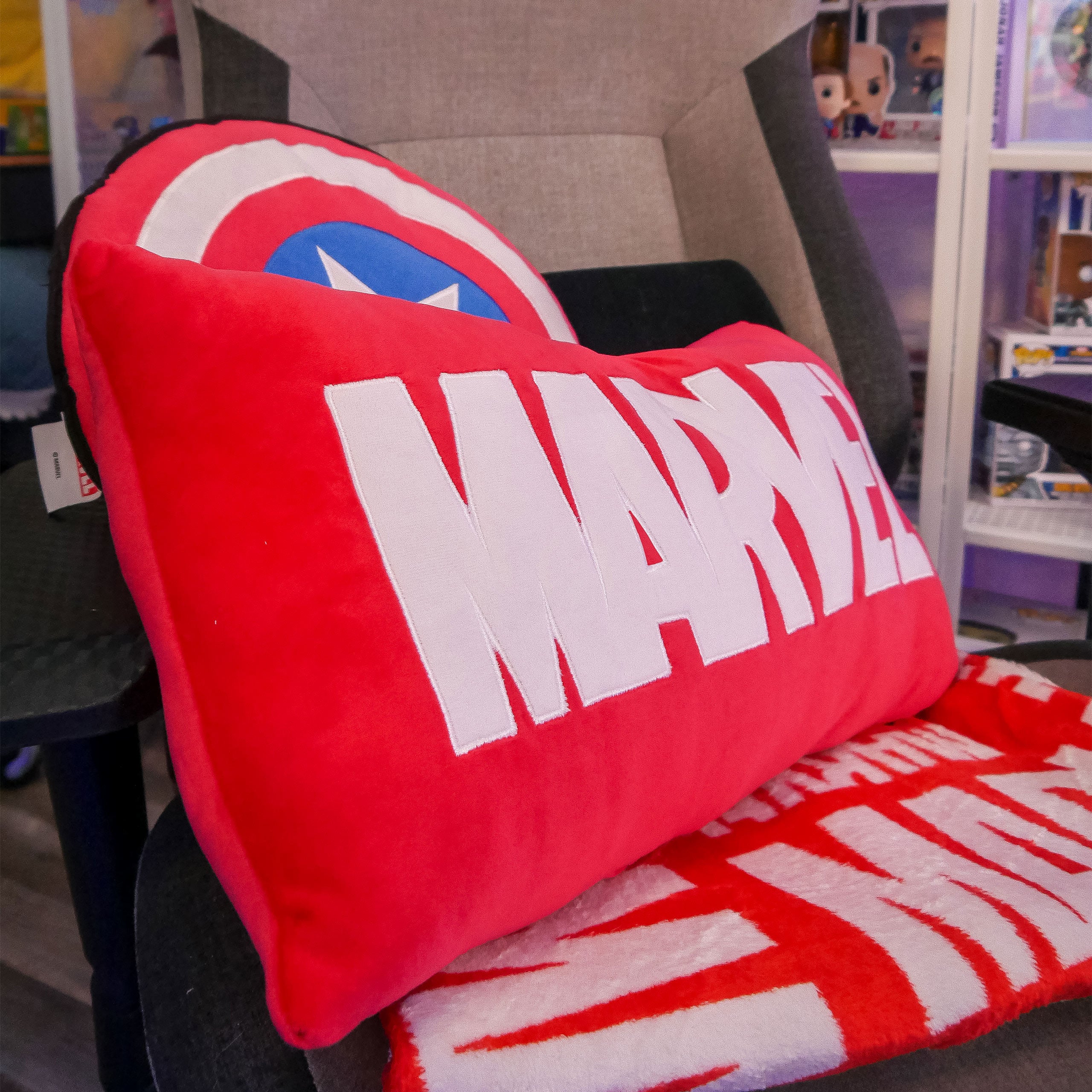 Product image Marvel - Logo Cushion red