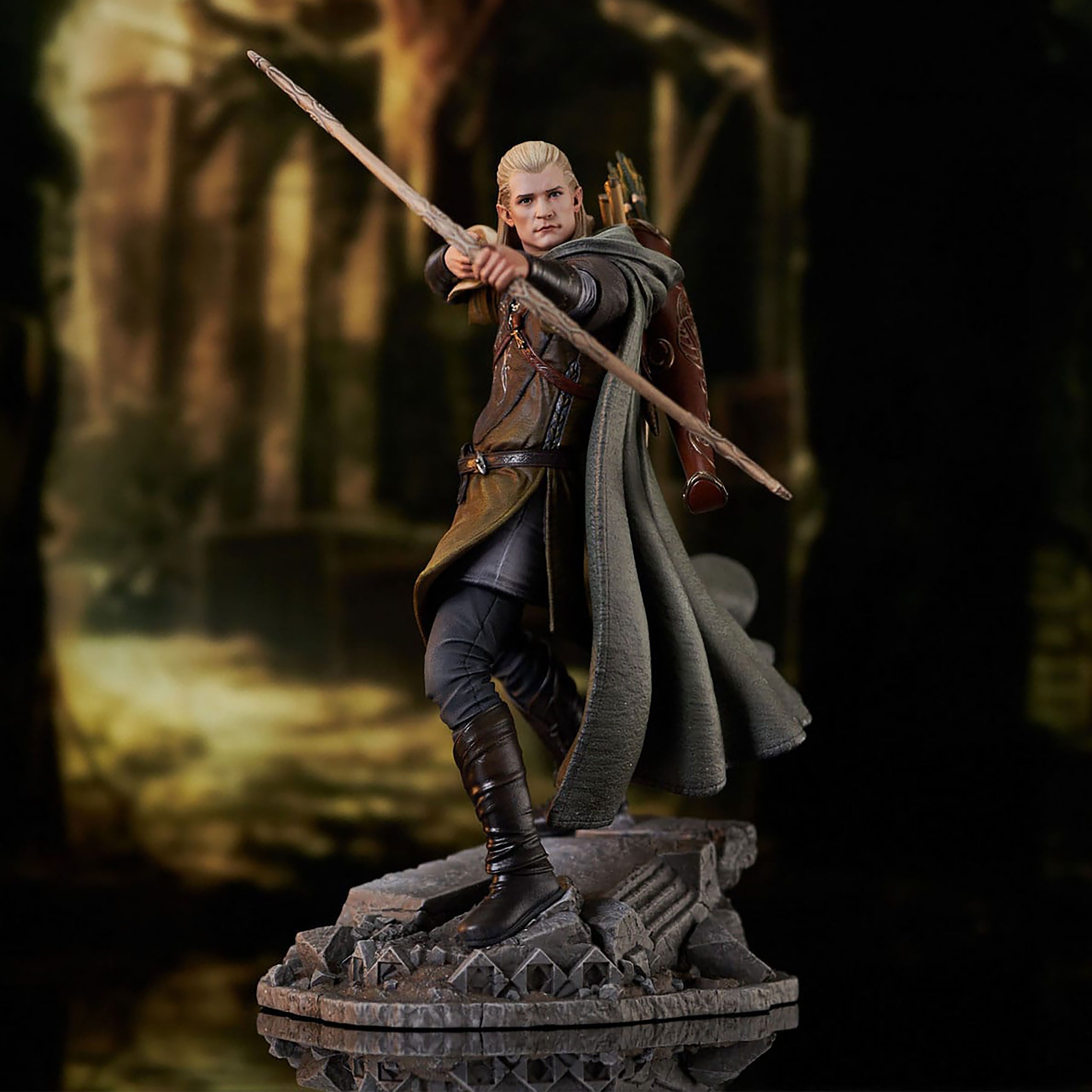 Product image The Lord of the Rings - Legolas Deluxe Gallery Statue