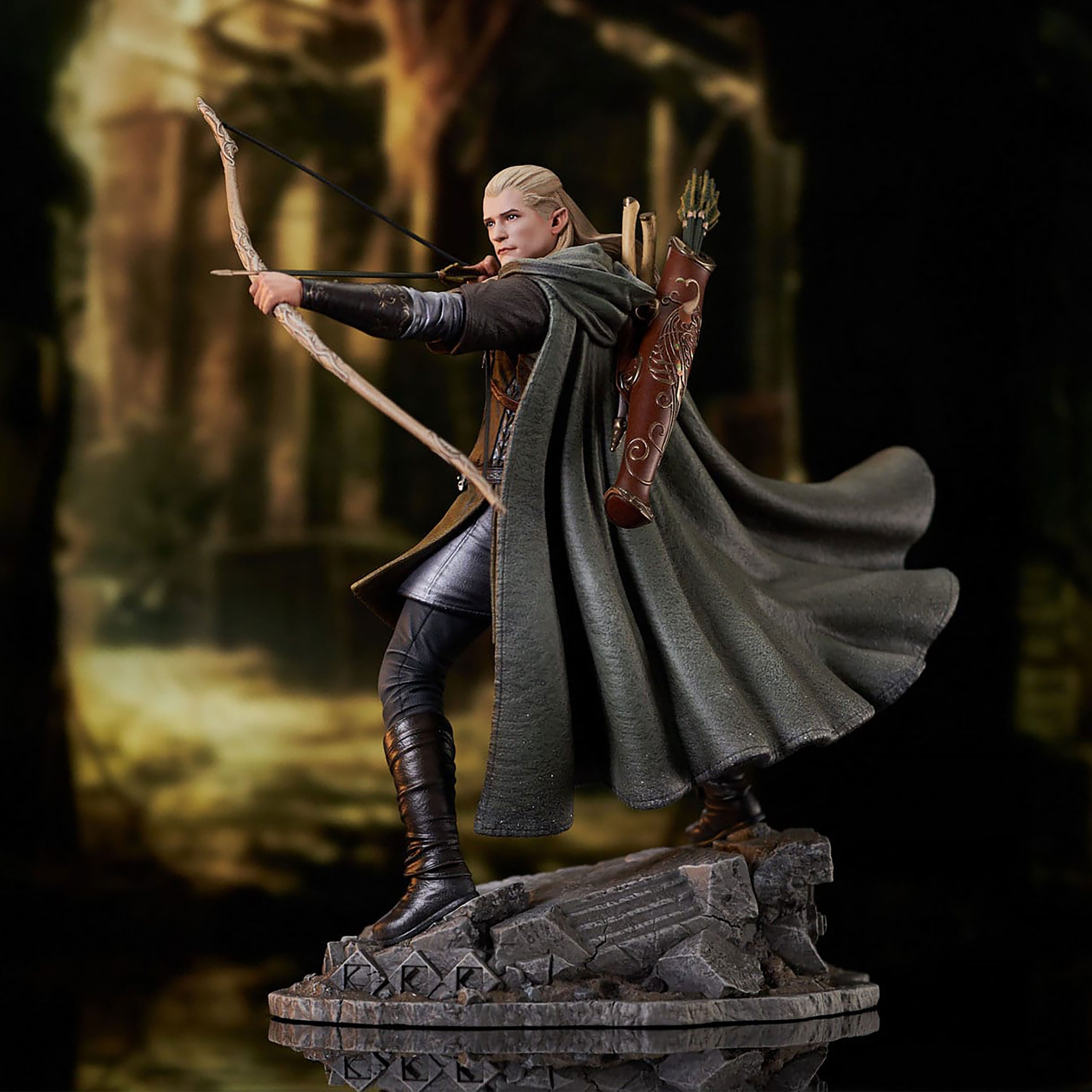 Product image The Lord of the Rings - Legolas Deluxe Gallery Statue