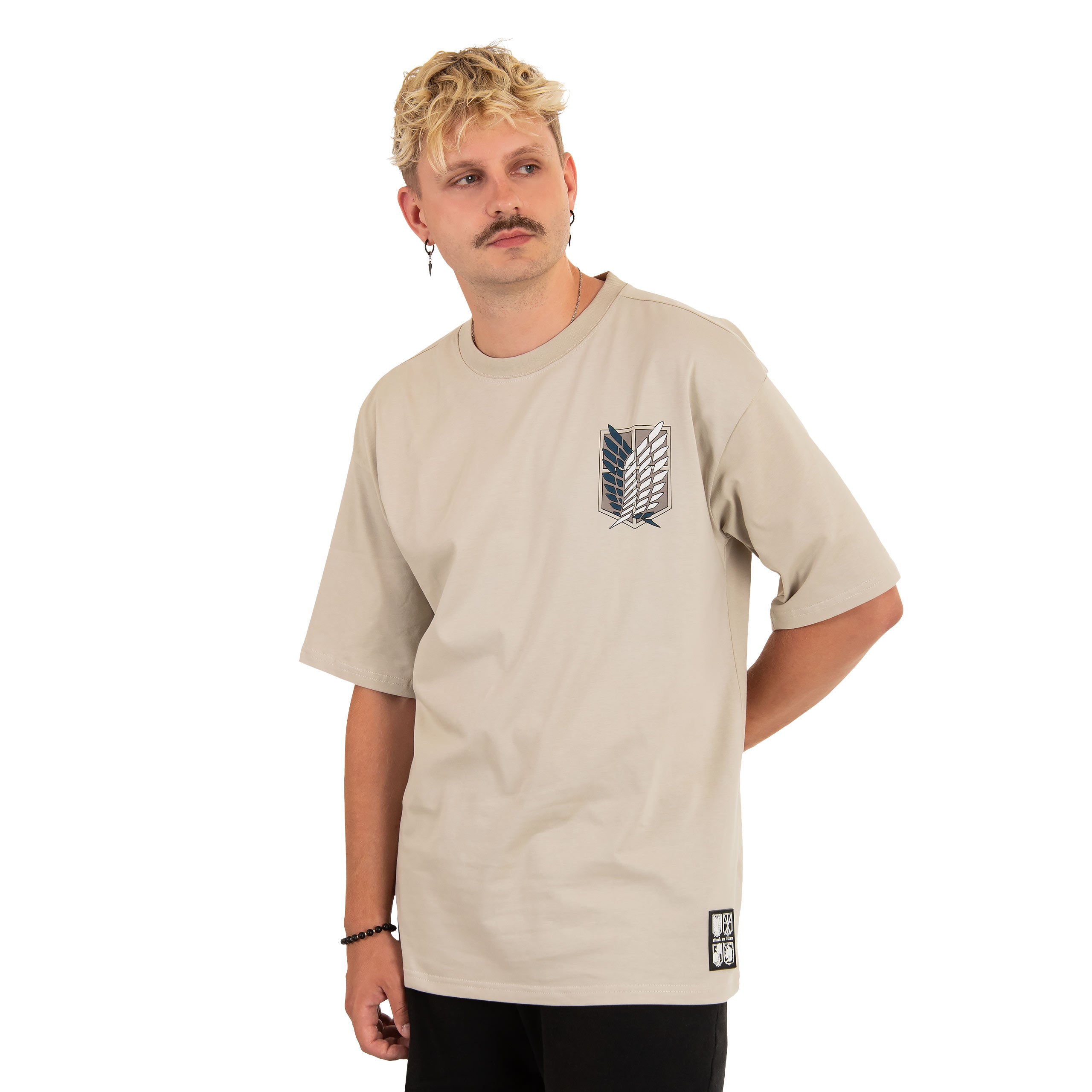 Product image Attack on Titan - Group Oversize T-Shirt beige