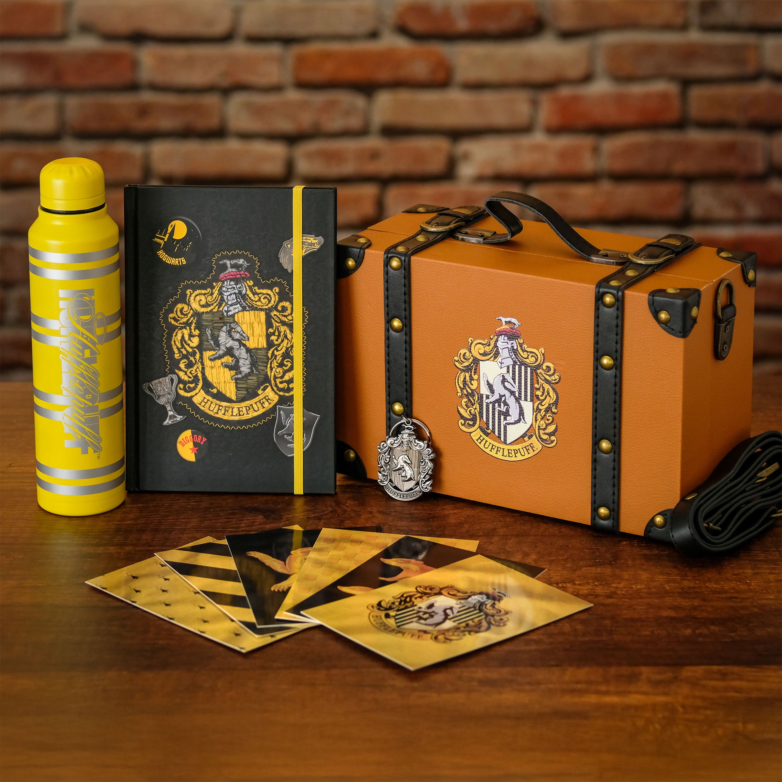 Product image Harry Potter - Hufflepuff Premium Gift Set in Case with Carrying Strap