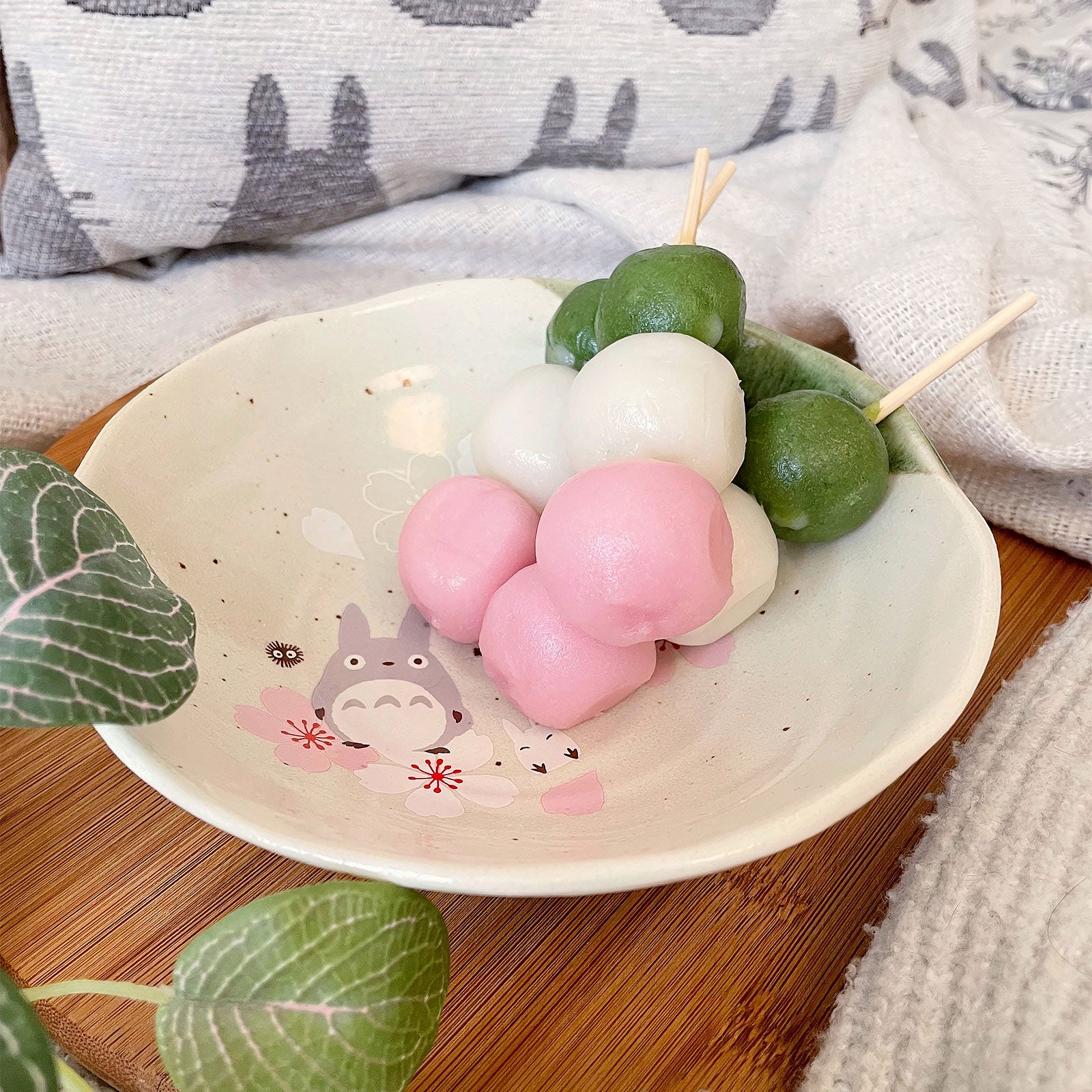 Product image My Neighbor Totoro - Mino Cherry Blossom Japanese Plate