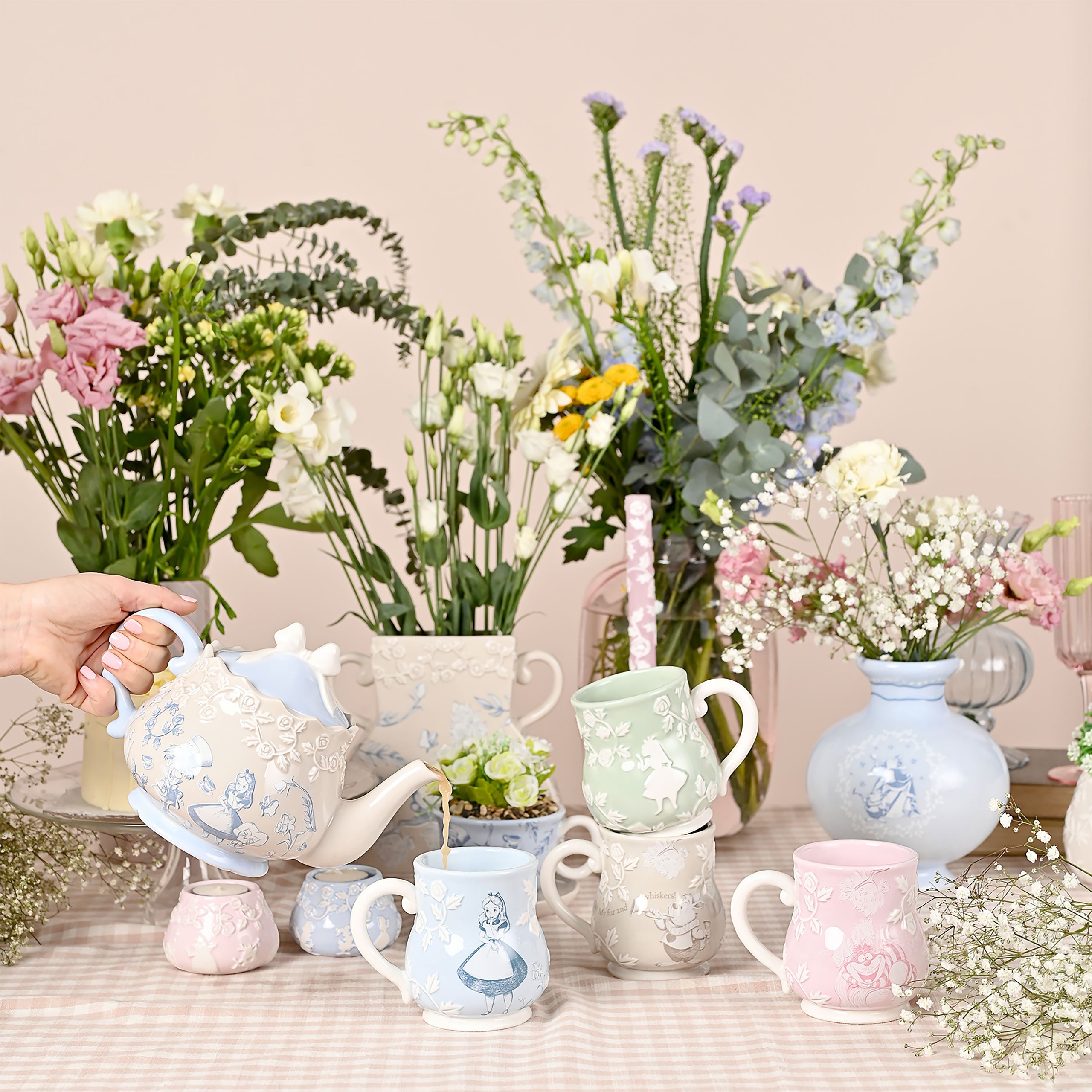 Product image Alice in Wonderland - Mad Hatter and Alice Teapot