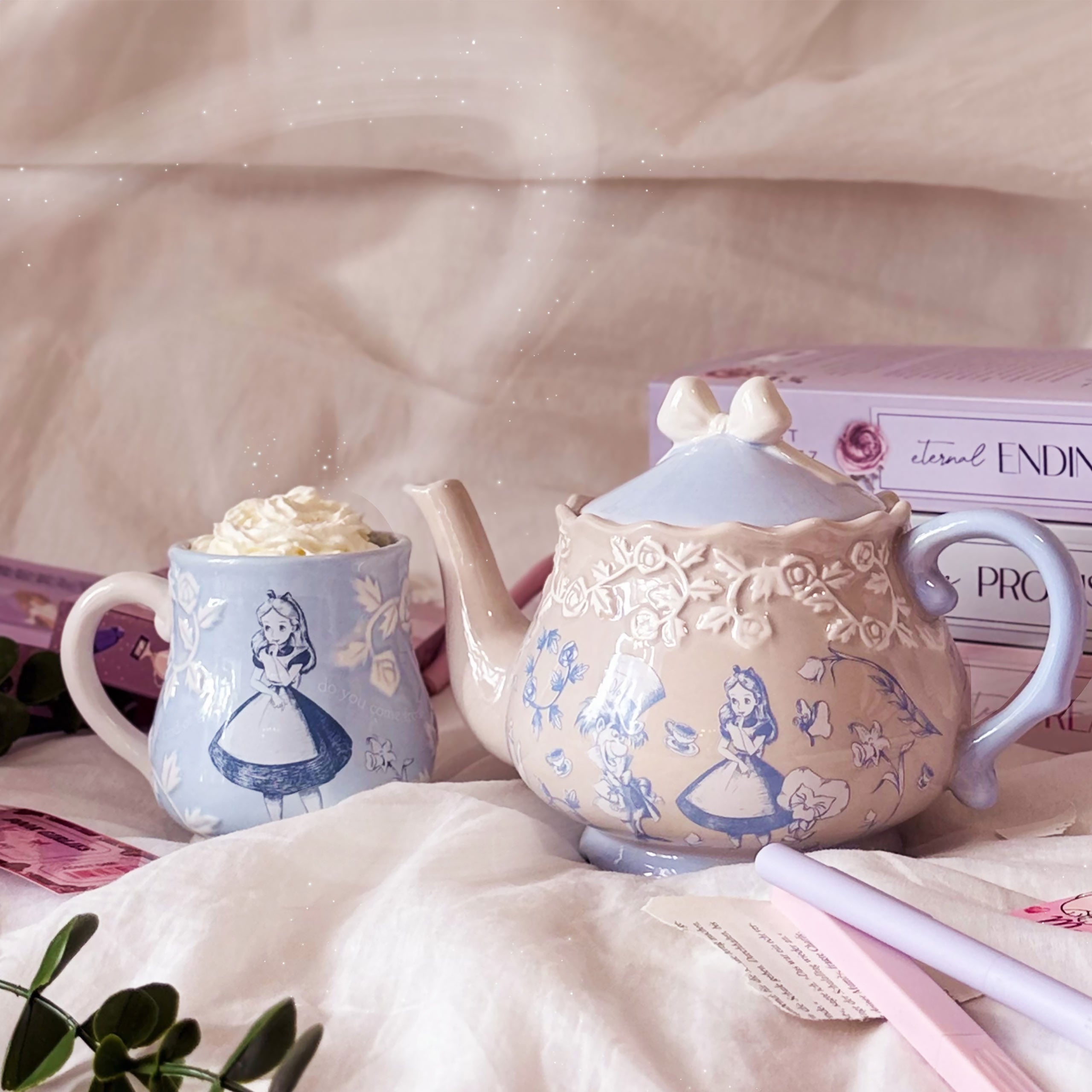 Product image Alice in Wonderland - Mad Hatter and Alice Teapot