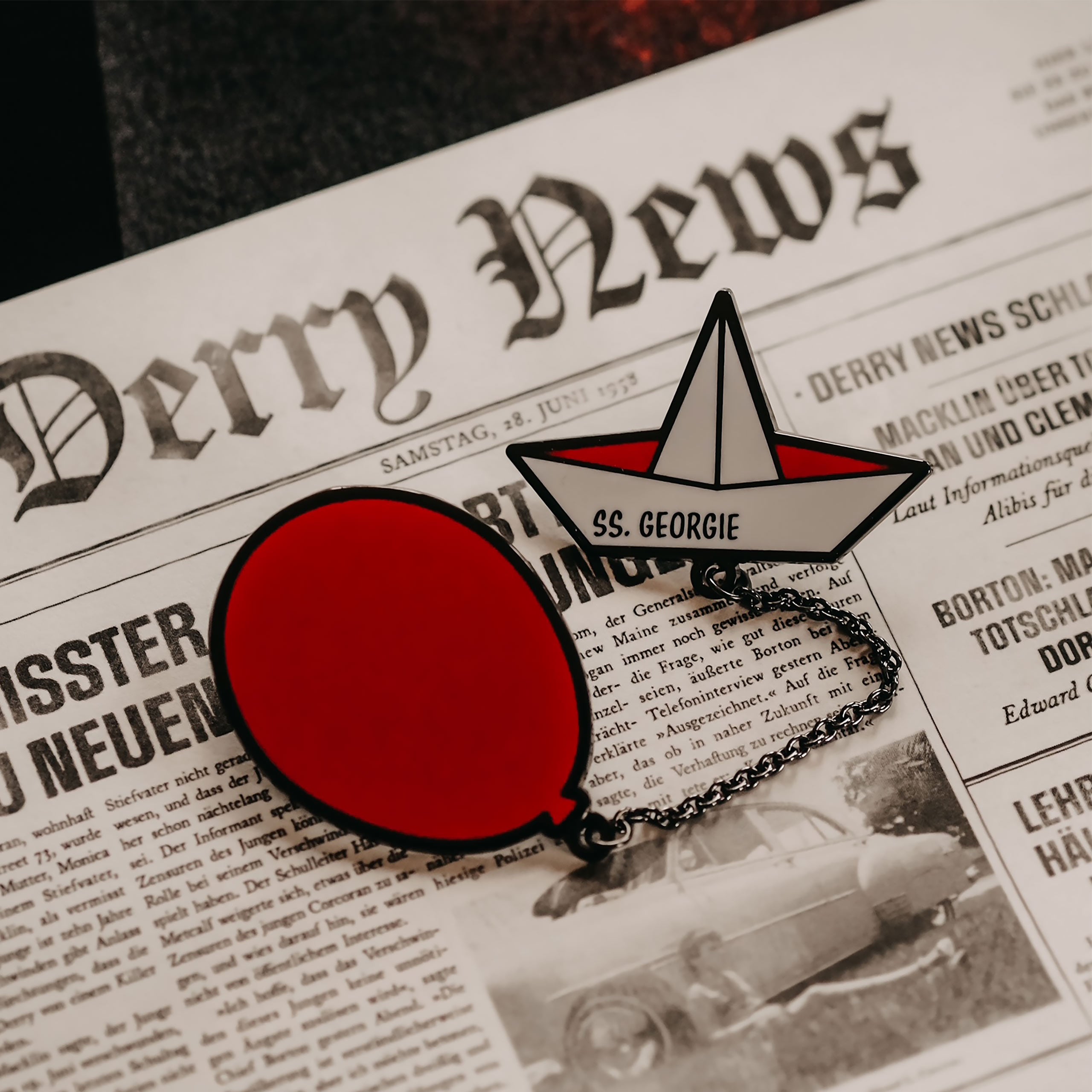 Product image Stephen King's IT - Balloon and Boat Pin Set
