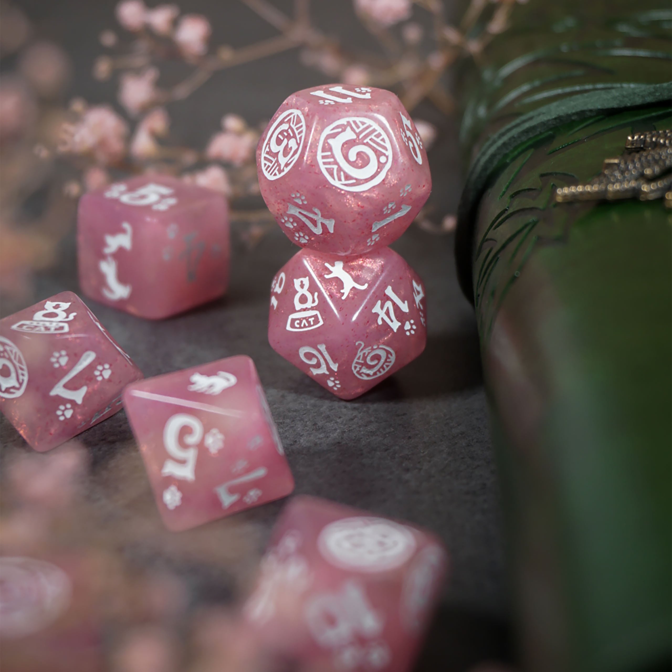 Product image Cats - Daisy Glitter RPG Dice Set 7pcs