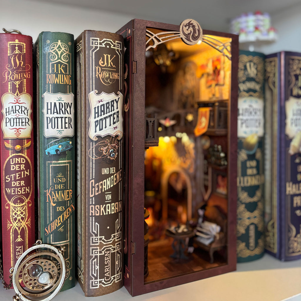 Product image Flame Common Room Book Nook Wooden Model Kit for Harry Potter Fans