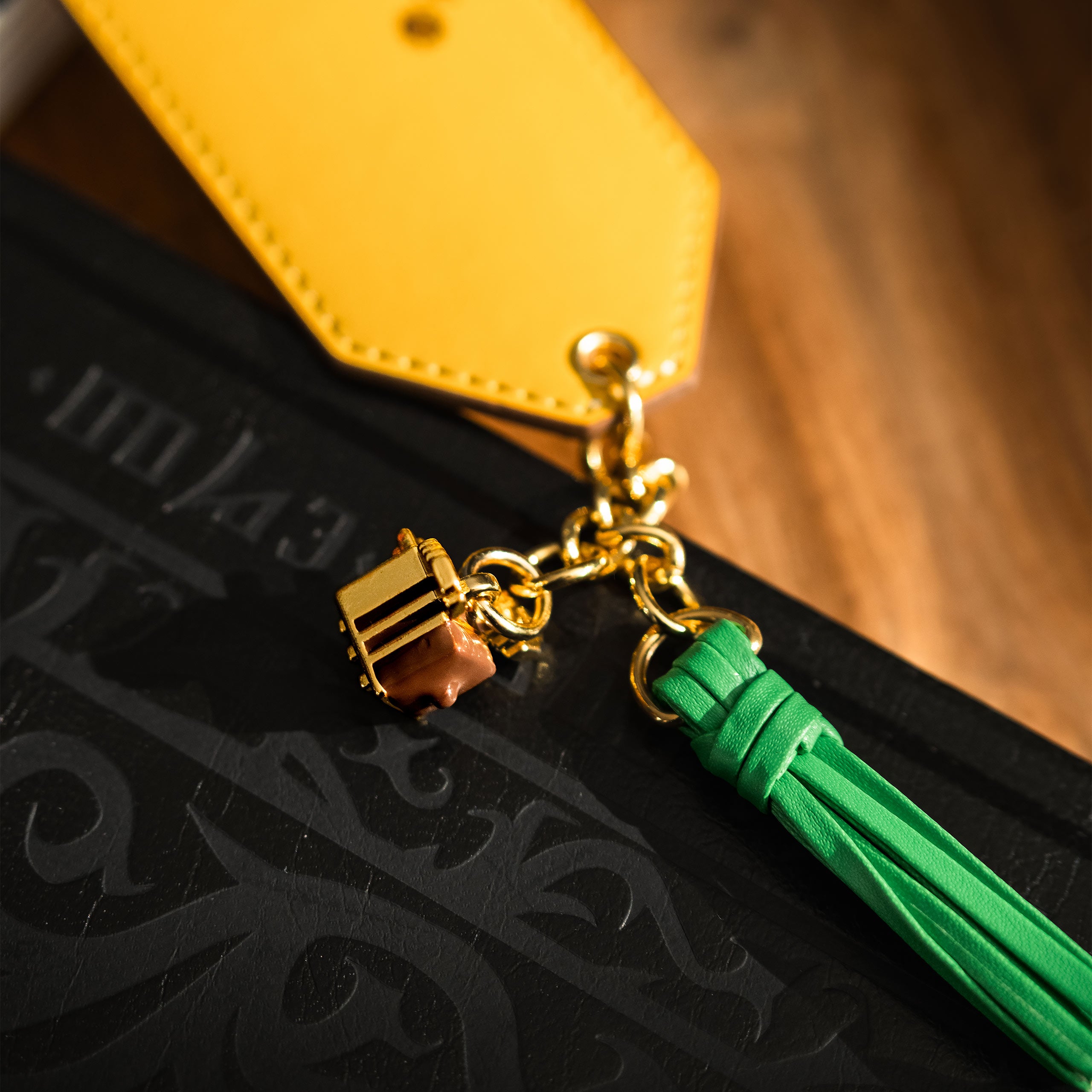Product image Minecraft - Diamond Sword and Bee Bookmark Set