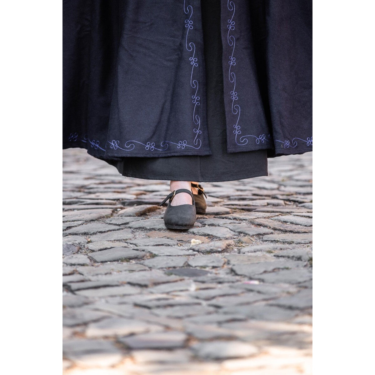 Product image Medieval Cloak with Embroidery and Clasp Gesa