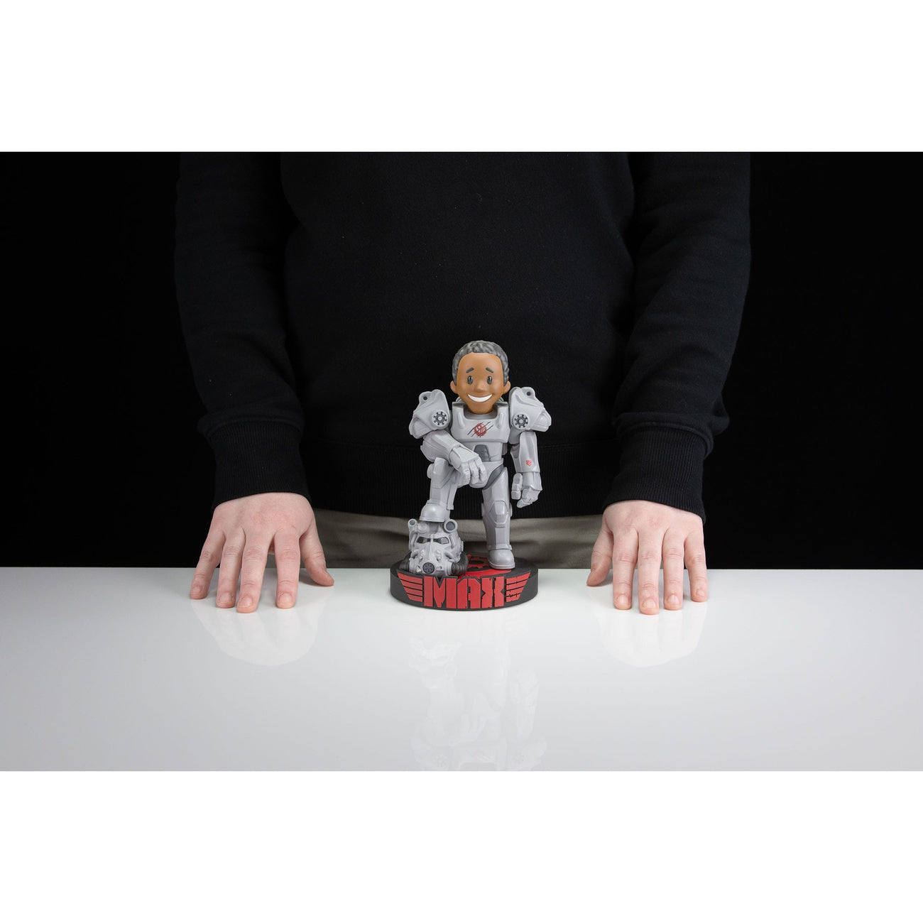 Product image Fallout Vinyl Figure Maximus 20 cm
