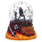 Produktbild Stranger Things Schneekugel Eddie's Sacrifice 14 cm